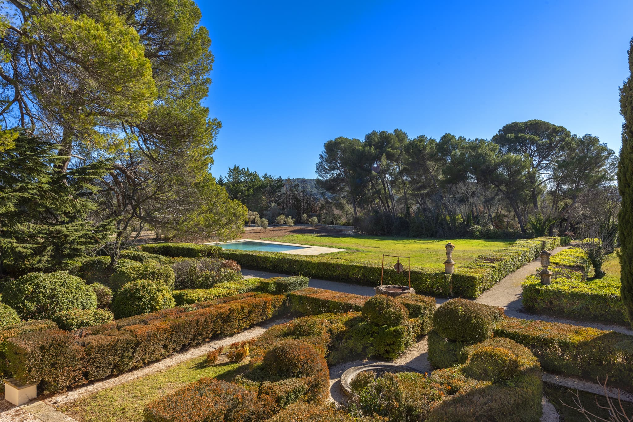 BIEN D'EXCEPTION: MAJESTUEUSE BASTIDE ET SON JARDIN À LA FRA