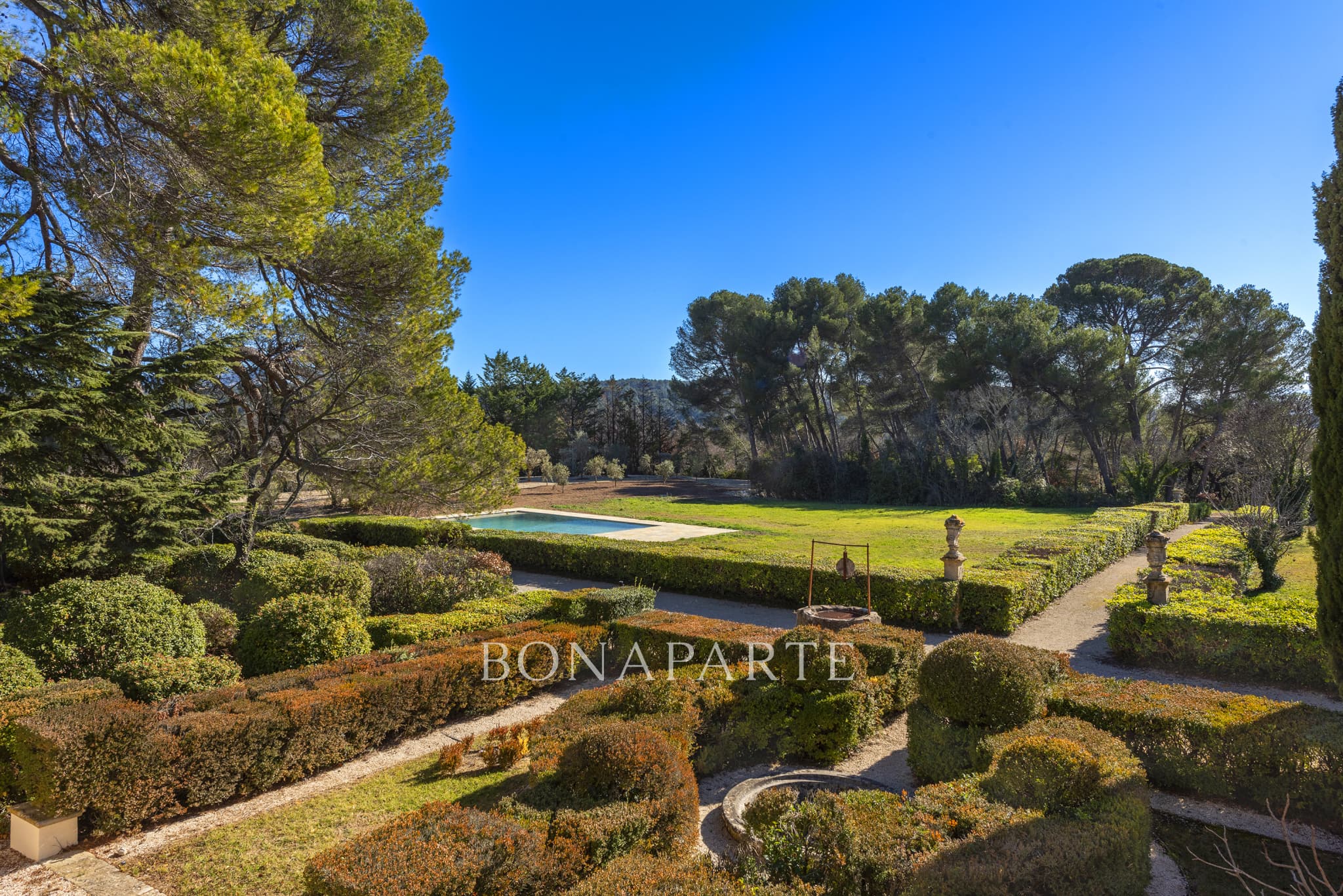 BIEN D'EXCEPTION: MAJESTUEUSE BASTIDE ET SON JARDIN À LA FRA