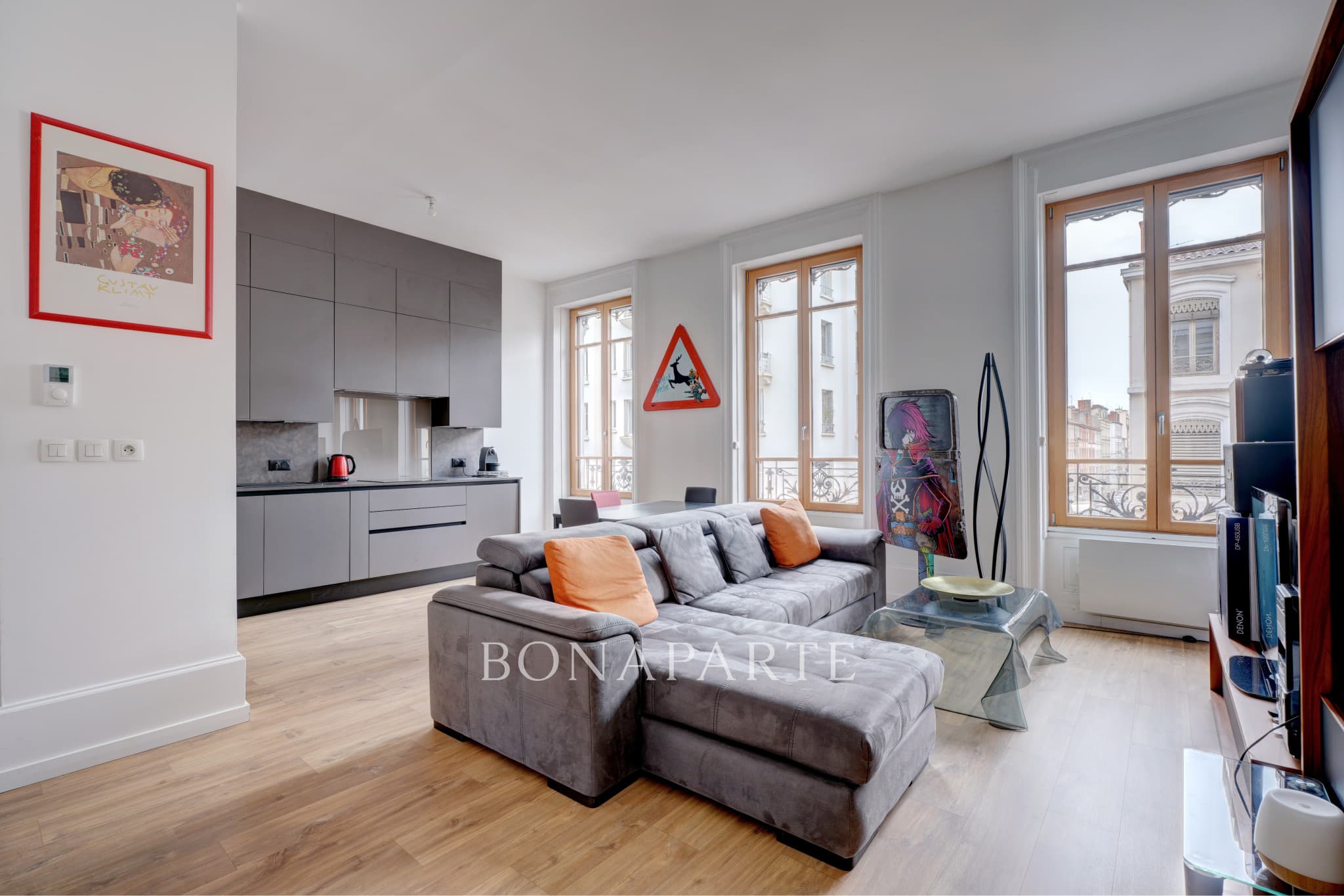 Elegant two-bedroom apartment, a blend of style, spaciousnes