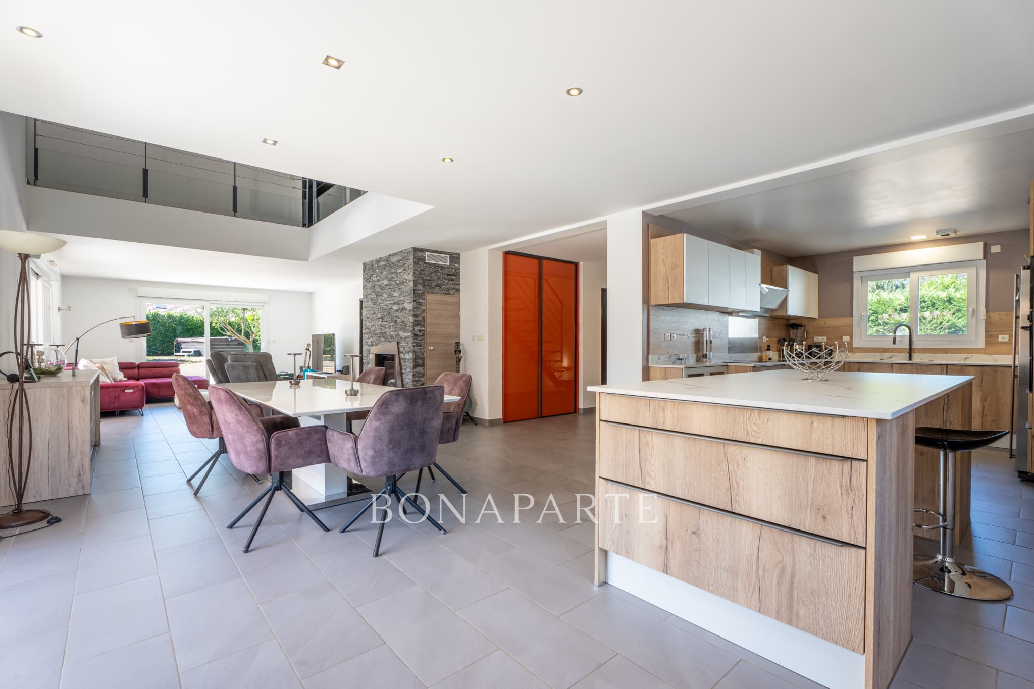 Villa d'exception 10 pièces   353 m2   Proche Genève