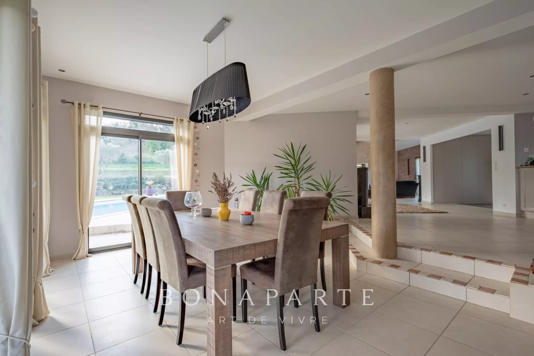 AIX-EN-PROVENCE - VILLA DE 225M² HABITABLES AVEC PISCINE ET PARC D'UN HECTARE - DPE A - Photo 4