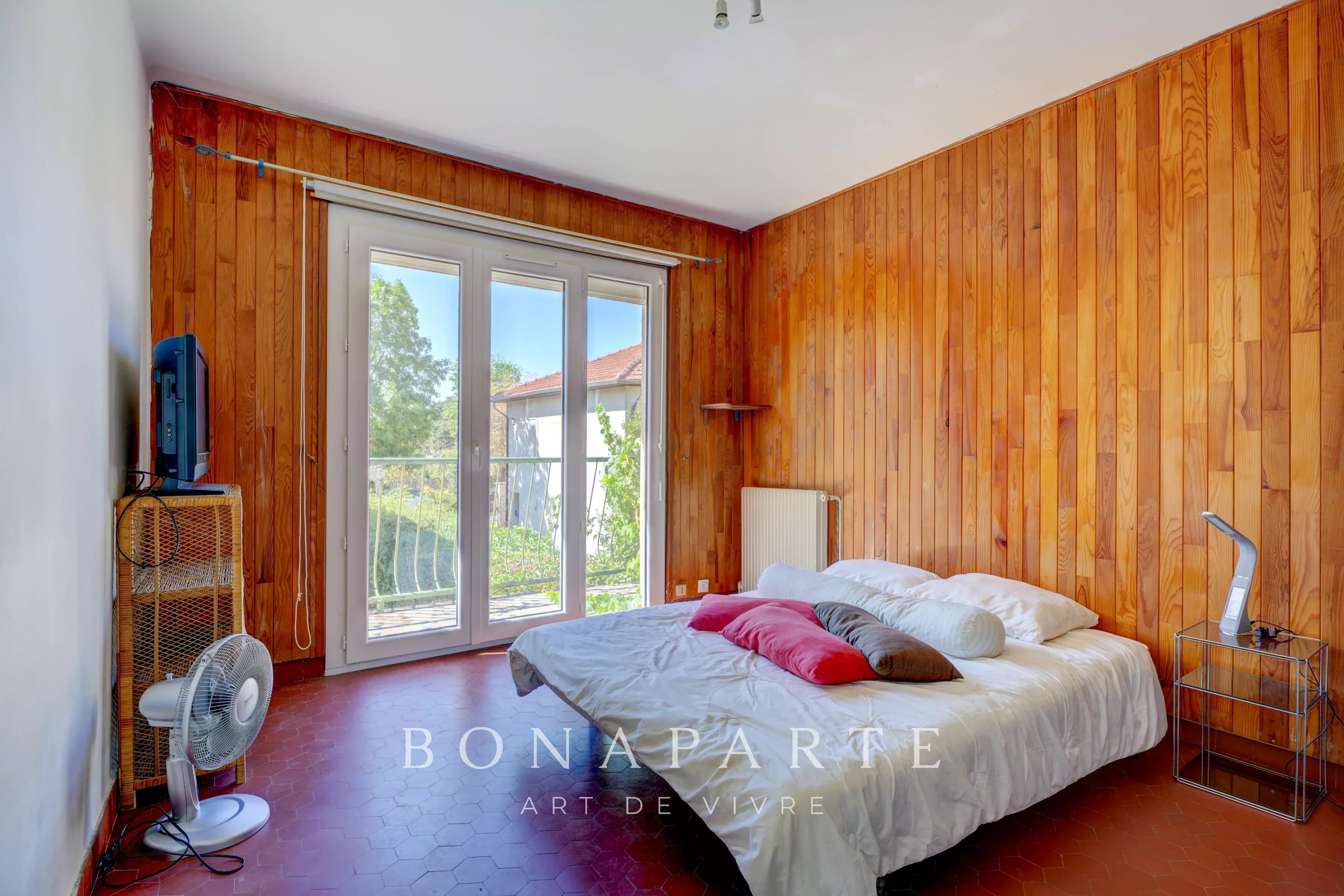 DÉCINES – PROPRIÉTÉ FAMILIALE 197 M² – MAISON PRINCIPALE & MAISON INDÉPENDANTE – TERRAIN 664 M² - Photo 18