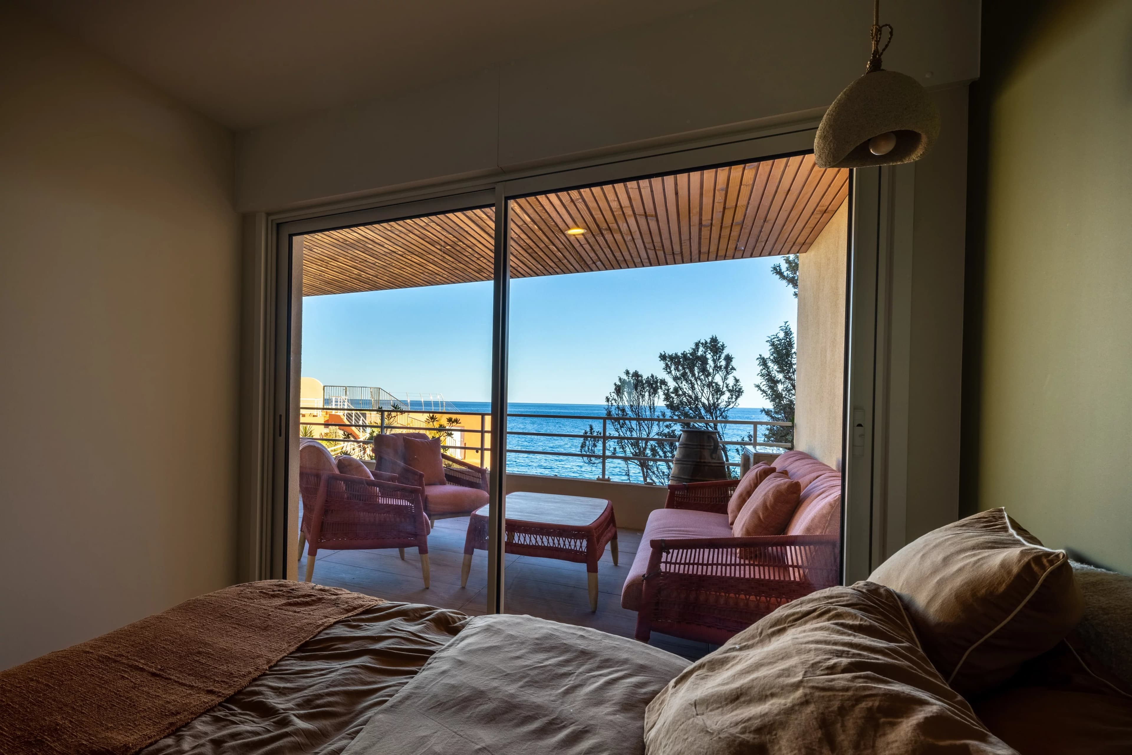 VUE MER PANORAMIQUE : Appartement T2 d’exception de 52 m² pieds dans l’eau - Photo 8