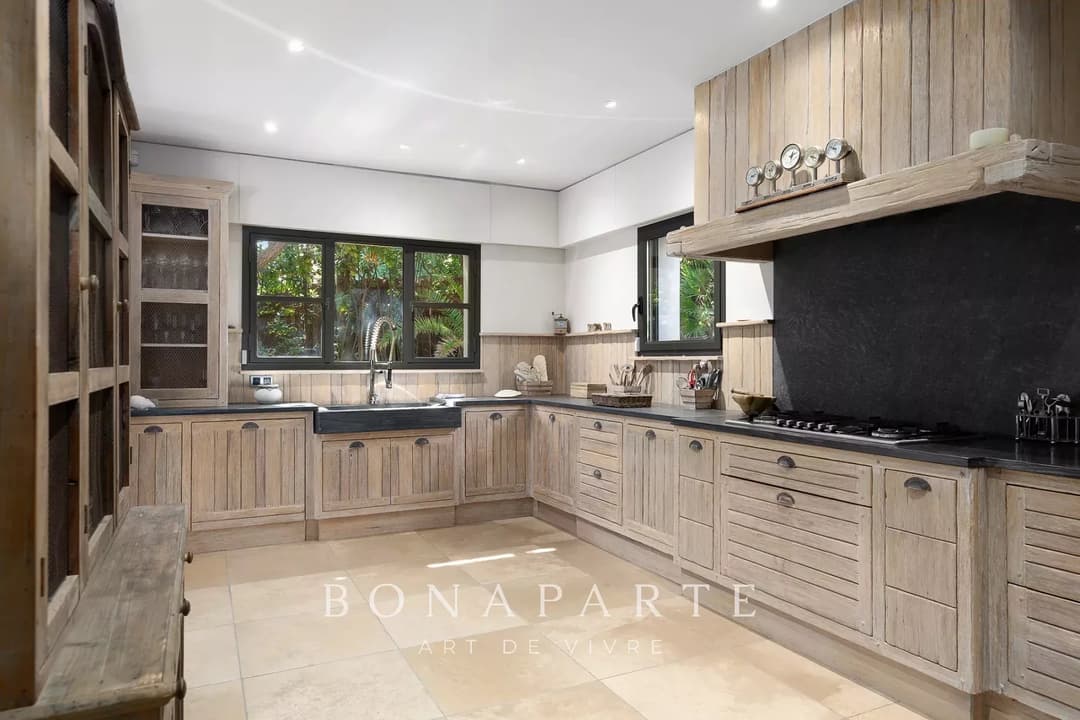 Superbe villa pieds dans l'eau avec accès direct a la mer - Photo 10