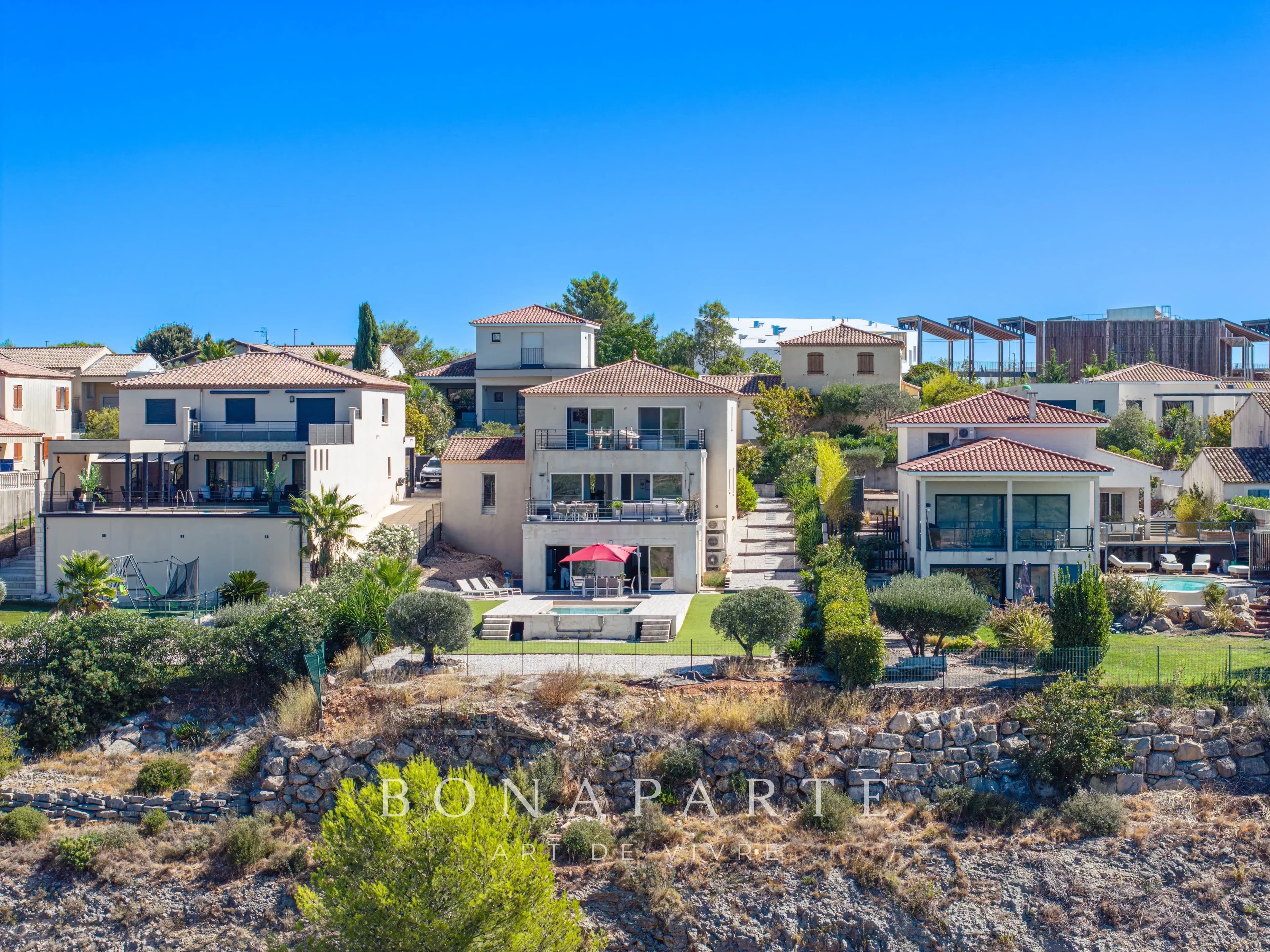 Villa contemporaine à flanc de colline - Photo 18