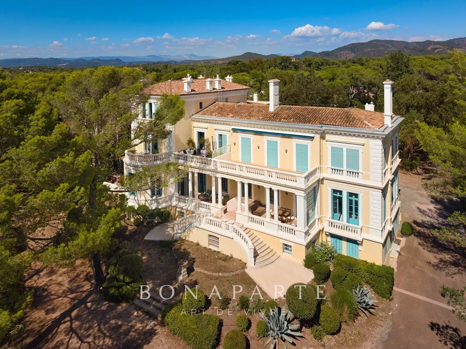 EXCLUSIVITE : VIVRE DANS UNE DEMEURE BELLE ÉPOQUE – APPARTEMENT T3 AVEC JARDIN PRIVATIF ET GARAGE - Photo 2