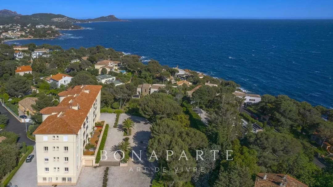 SAINT-RAPHAËL - APPARTEMENT FACE A LA MER - Photo 3