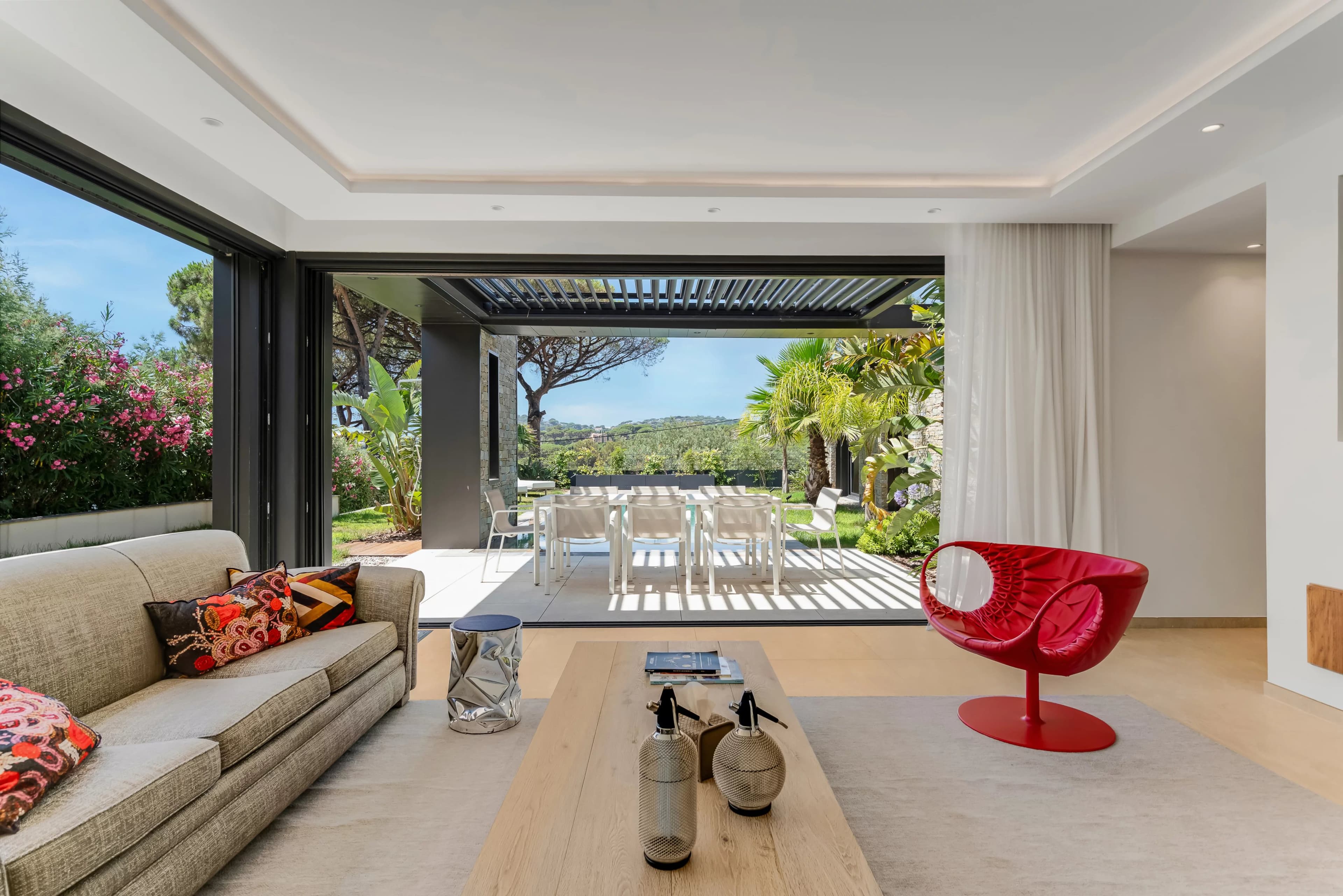 SAINTE-MAXIME - JOLIE VILLA CONTEMPORAINE DE 230m² - A PIEDS DE LA PLAGE DE LA NARTELLE - Photo 7