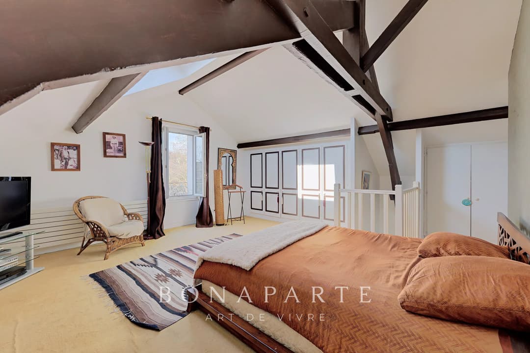 SURESNES - Maison en pierre meulière avec jardin à l’abri des regards – 204 m² - Photo 16