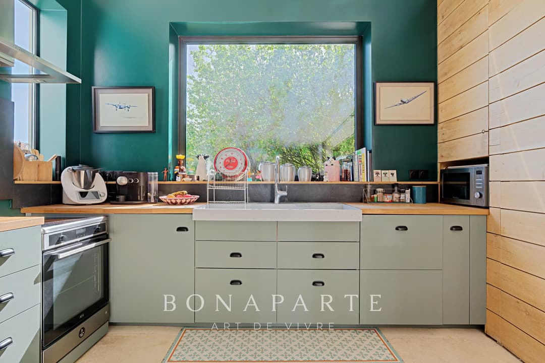 Vue Tour Eiffel – Maison familiale de 219 m² avec jardin de 550 m² – Adresse confidentielle - Photo 9