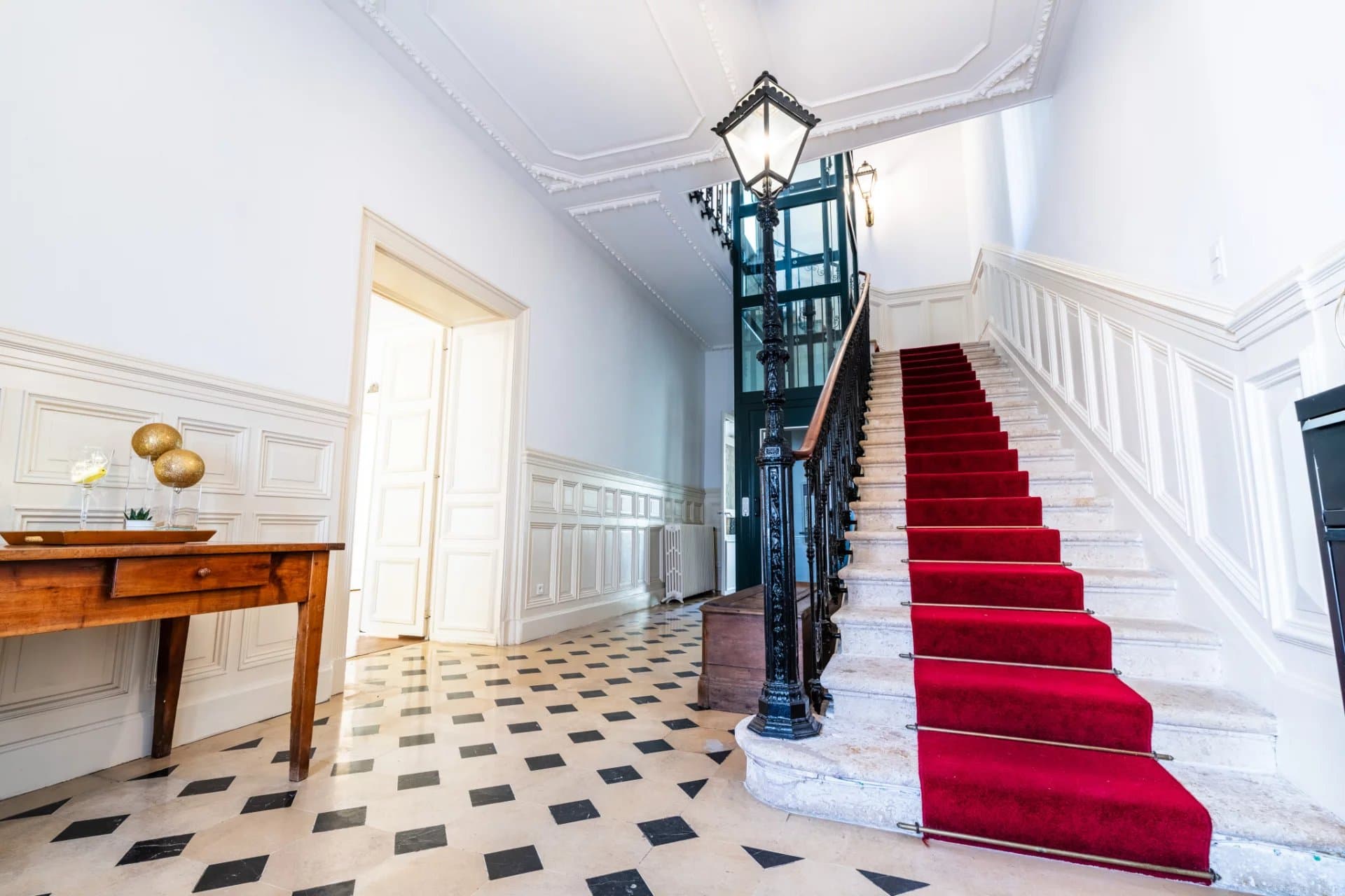 Hôtel particulier de charme en cœur de ville et son grand jardin verdoyant - Photo 8
