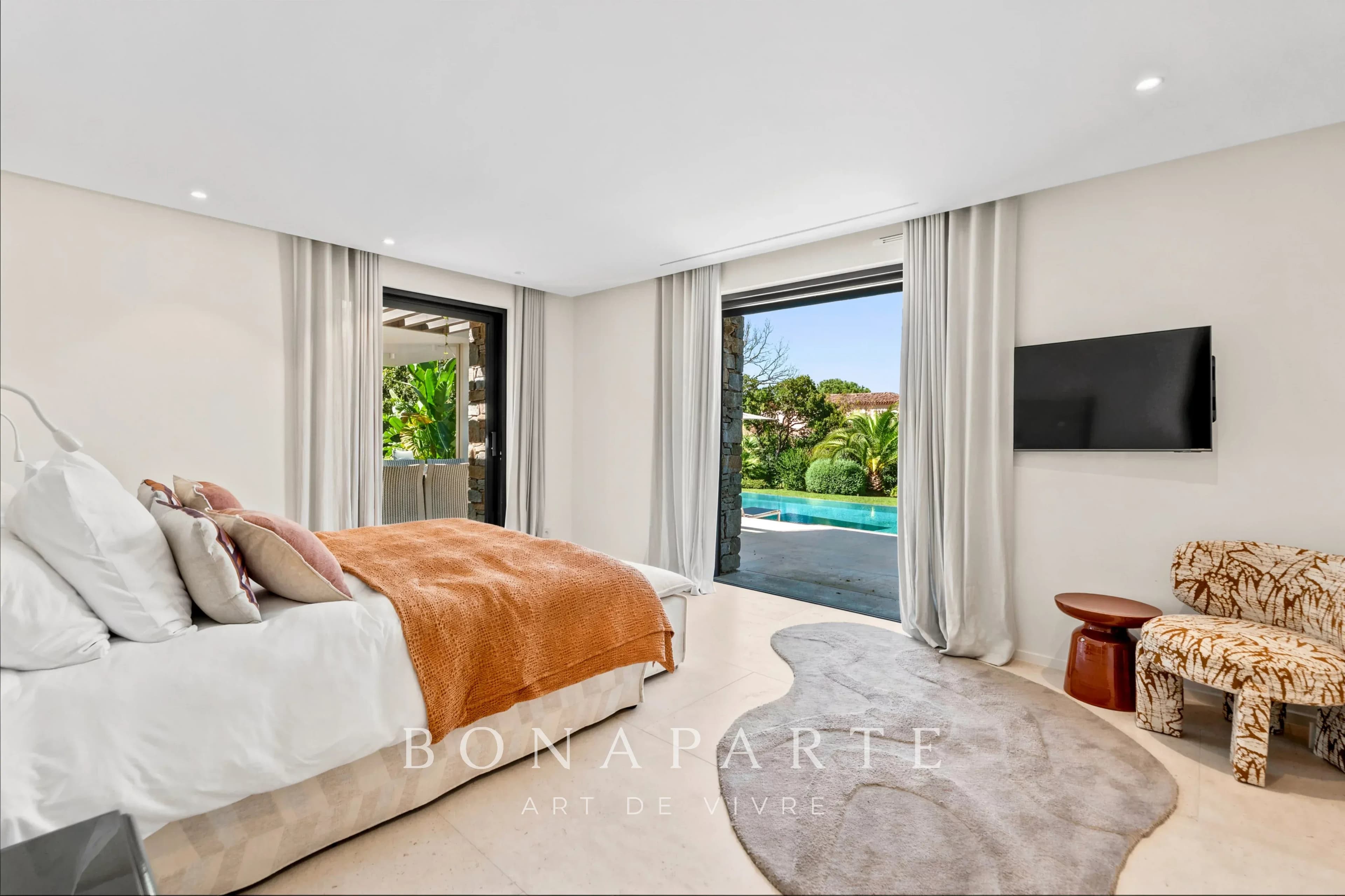 SAINT-TROPEZ – VILLA CONTEMPORAINE D’EXCEPTION - Photo 14