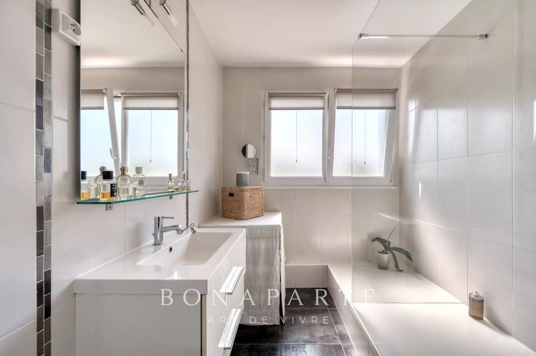 Dernier étage avec terrasse - Photo 13