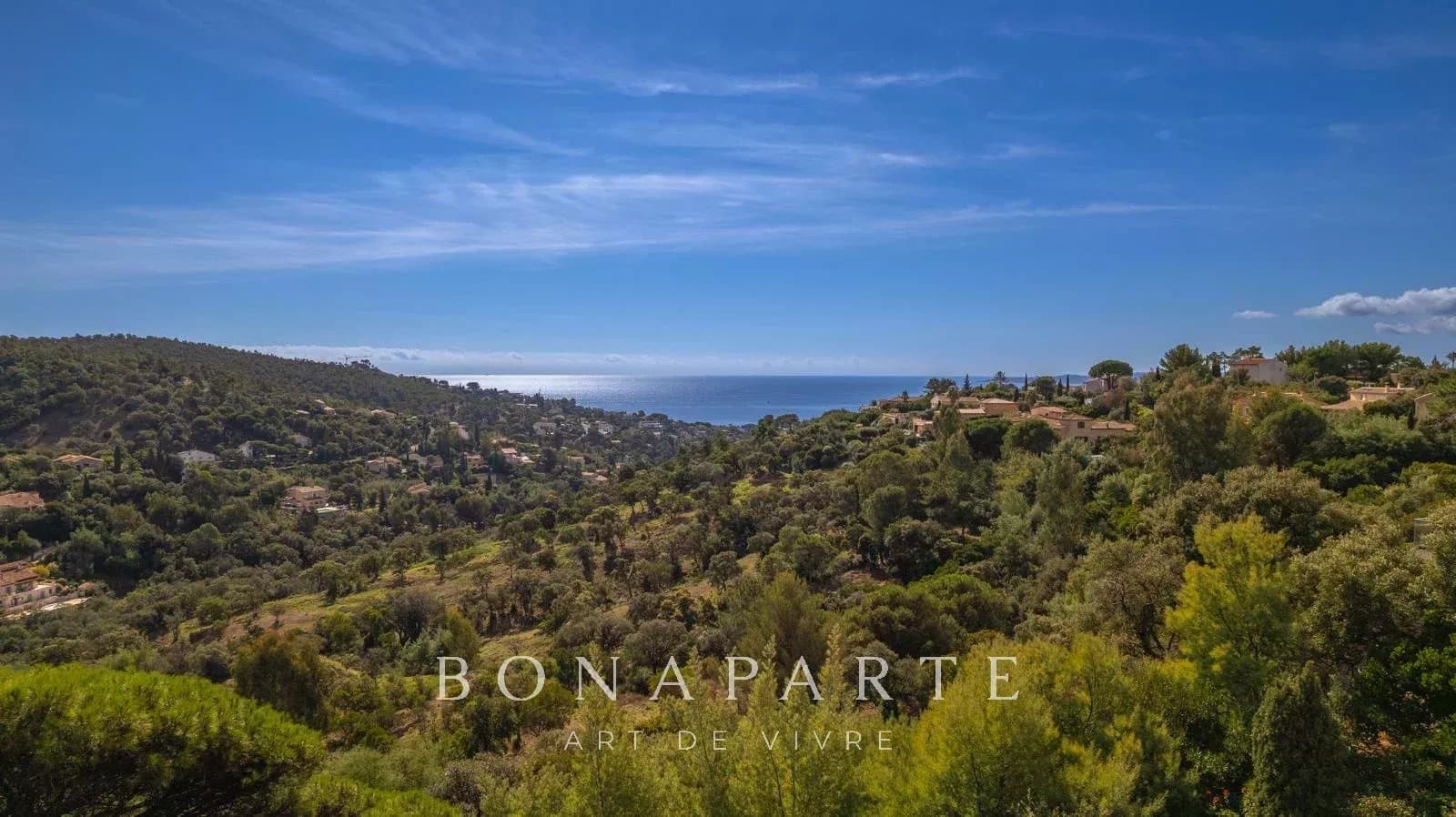 LES ISSAMBRES - TERRAIN DE 1920 M² VIABILISE – VUE MER - Photo 5