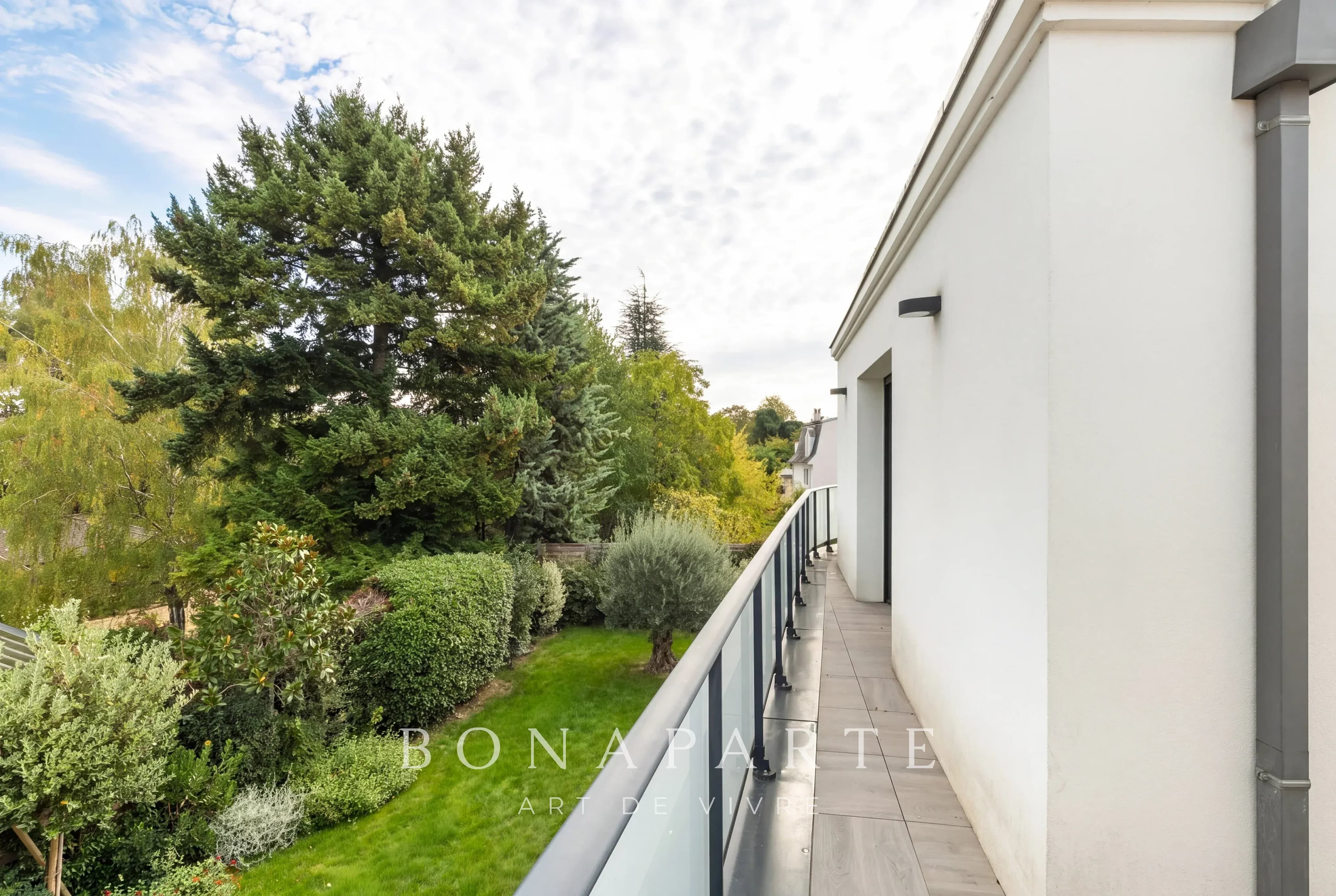 RUEIL-MALMAISON – MAISON CONTEMPORAINE 235 M² – 5 CHAMBRES – PISCINE – SAINT-CUCUFA - Photo 17