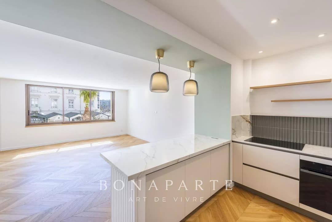 Magnifique cachet pour cet appartement T3 de 107m² situé en plein centre-ville à moins de 50m de la mer - Photo 13