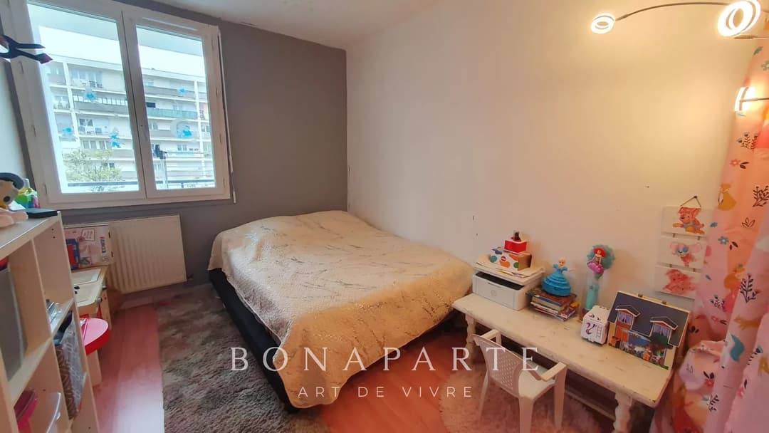 Appartement spacieux et lumineux avec balcons et cave - Photo 7