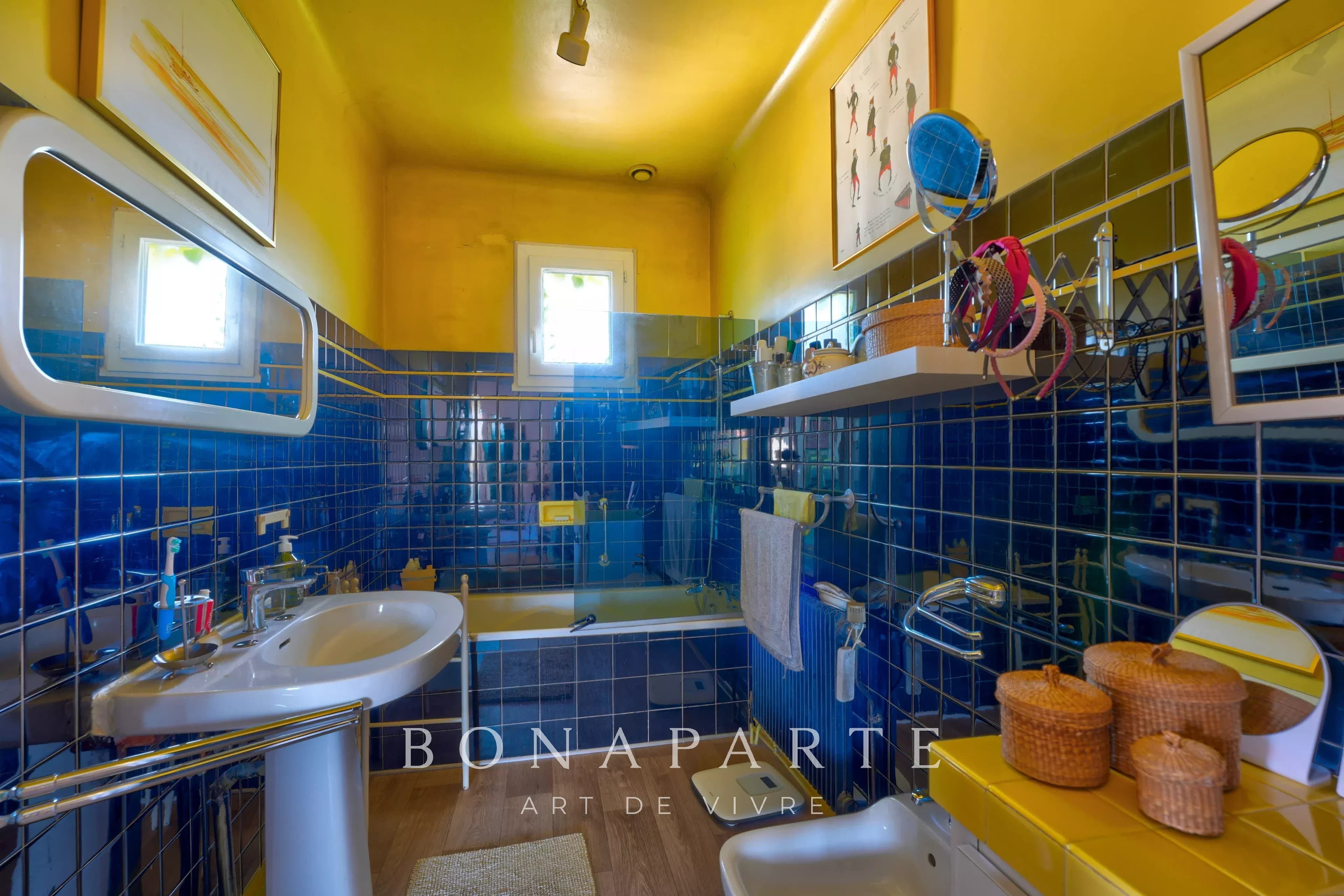 DÉCINES – PROPRIÉTÉ FAMILIALE 197 M² – MAISON PRINCIPALE & MAISON INDÉPENDANTE – TERRAIN 664 M² - Photo 15