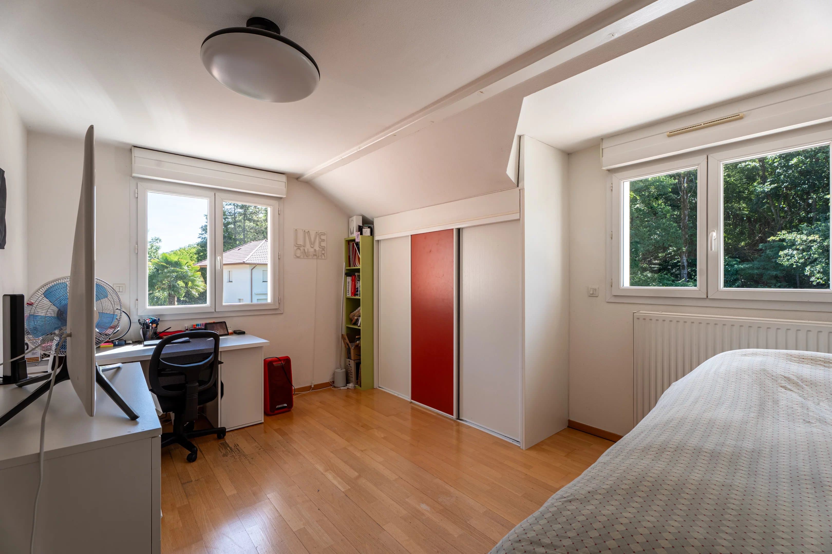 VEIGY-FONCENEX | BELLE MAISON FAMILIALE DE 261m²| A DEUX PAS DE LA FRONTIERE SUISSE - Photo 13