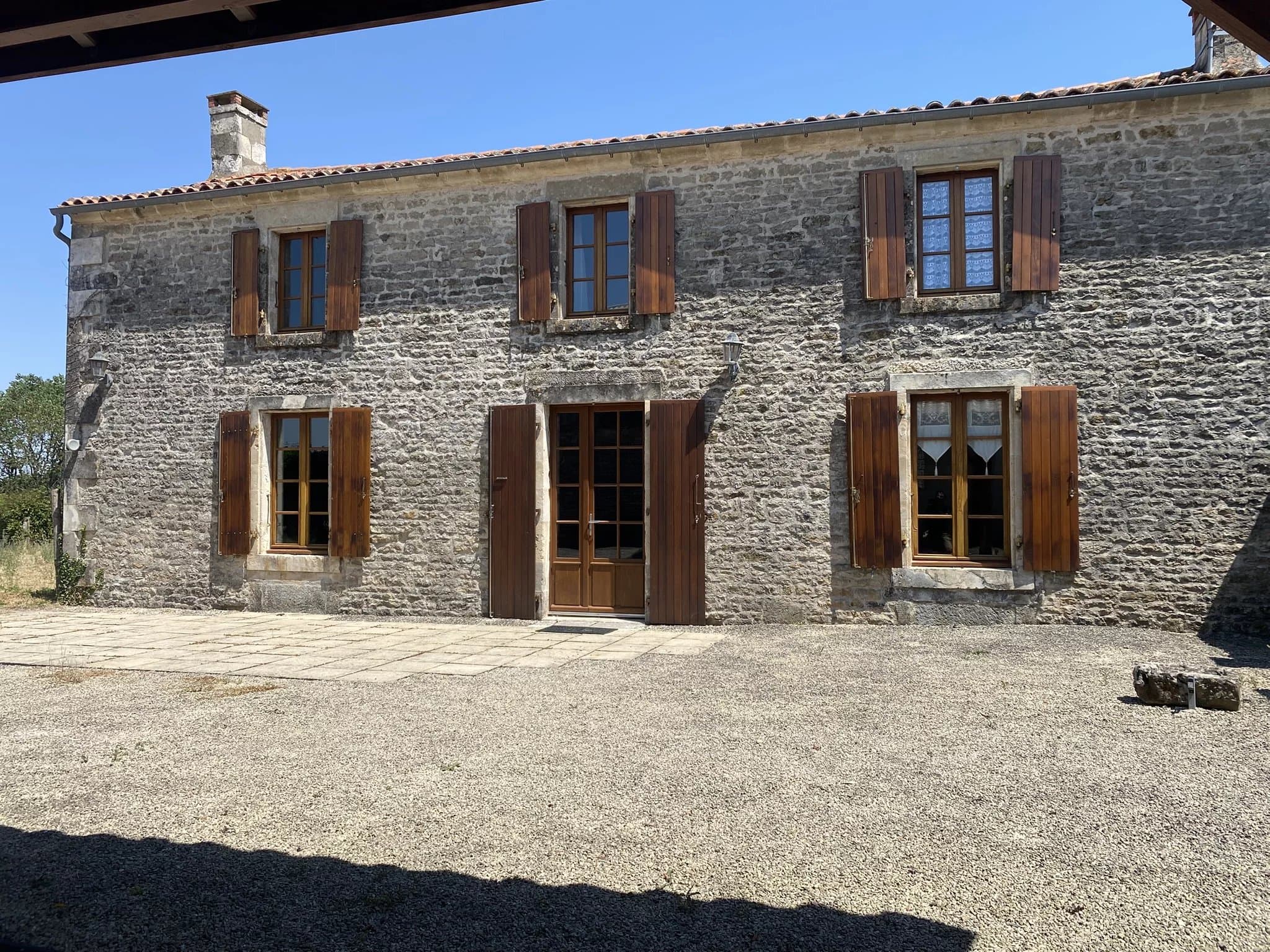EXCLUSIVITÉ – MAISON DE CARACTÈRE AVEC EXTENSION CONTEMPORAINE, ENTRE AUTHENTICITÉ ET ART DE VIVRE - Photo 2