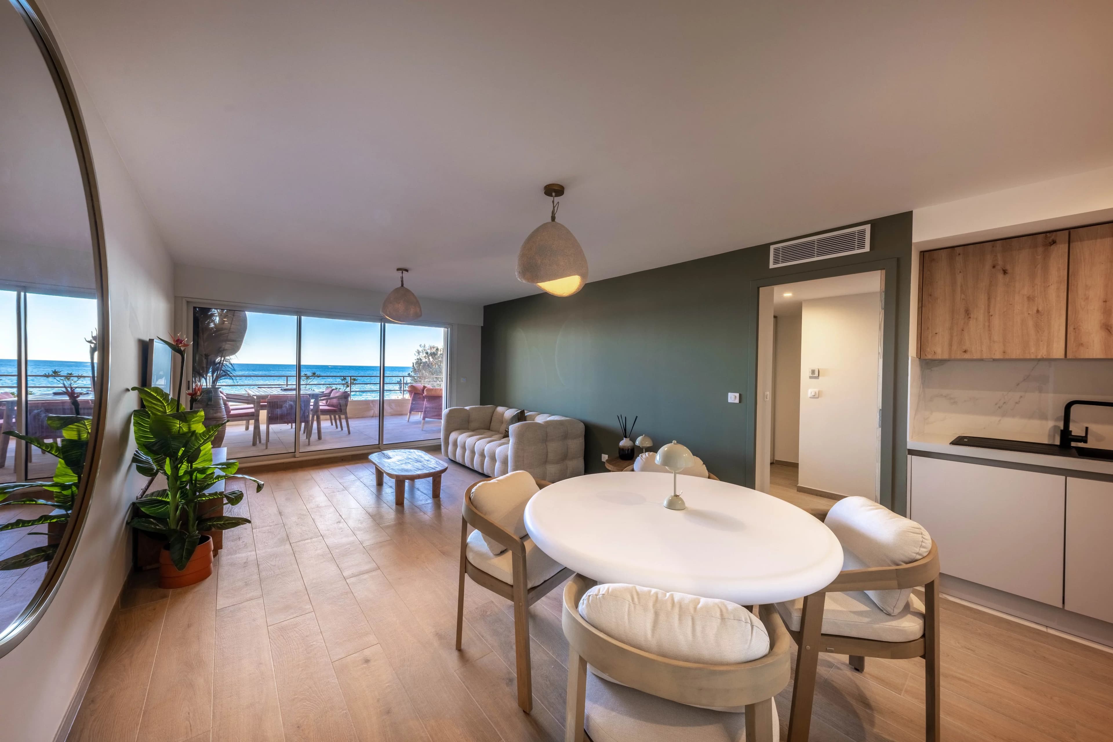 VUE MER PANORAMIQUE : Appartement T2 d’exception de 52 m² pieds dans l’eau - Photo 3