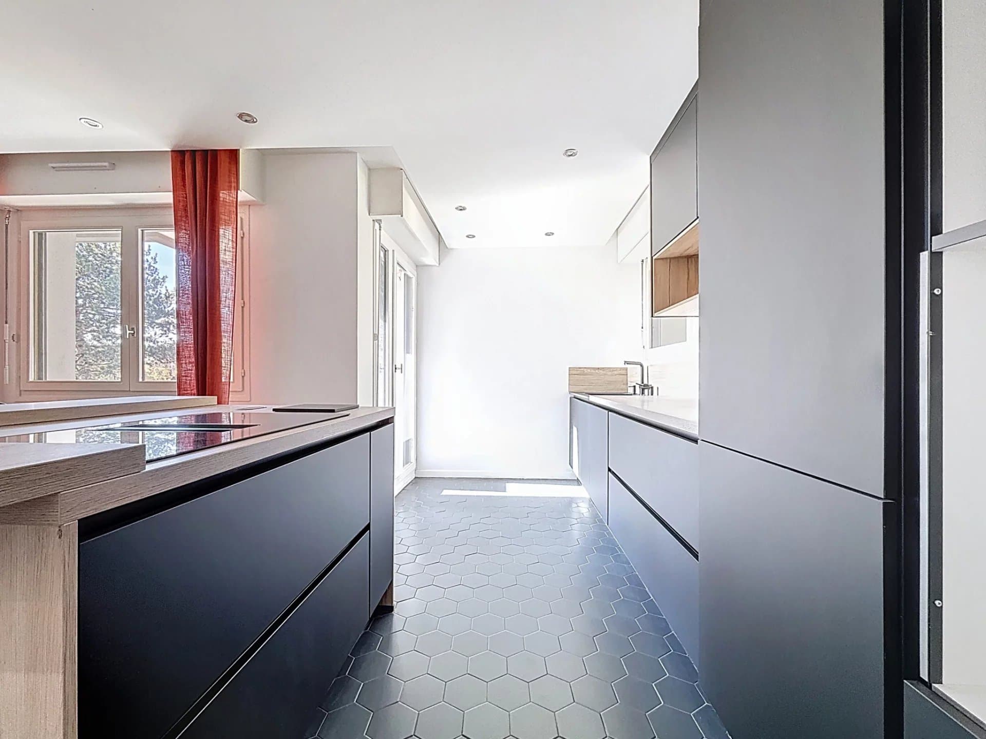GEX CENTRE - APPARTEMENT LUMINEUX RENOVE - Photo 15
