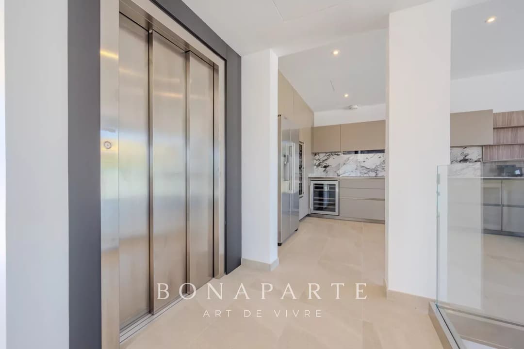 EXCLUSIVITE : Magnifique "villa appartement" en duplex avec très belle vue mer - Photo 15