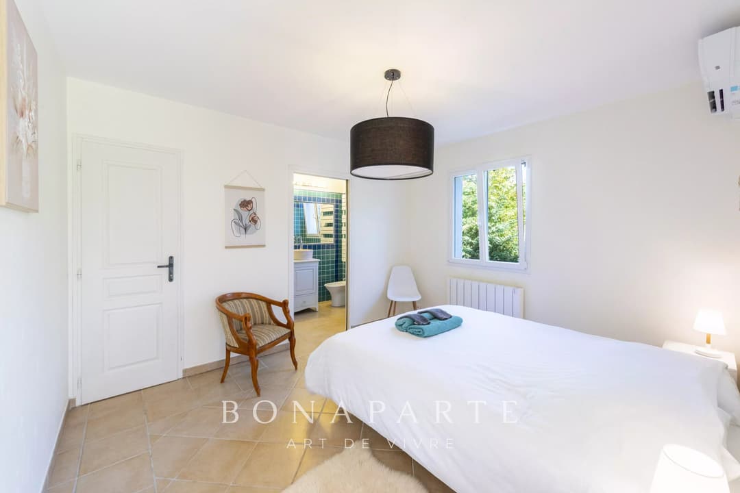 Superbe propriété de 257m² environ, située à Roquebrune sur Argens - Photo 11