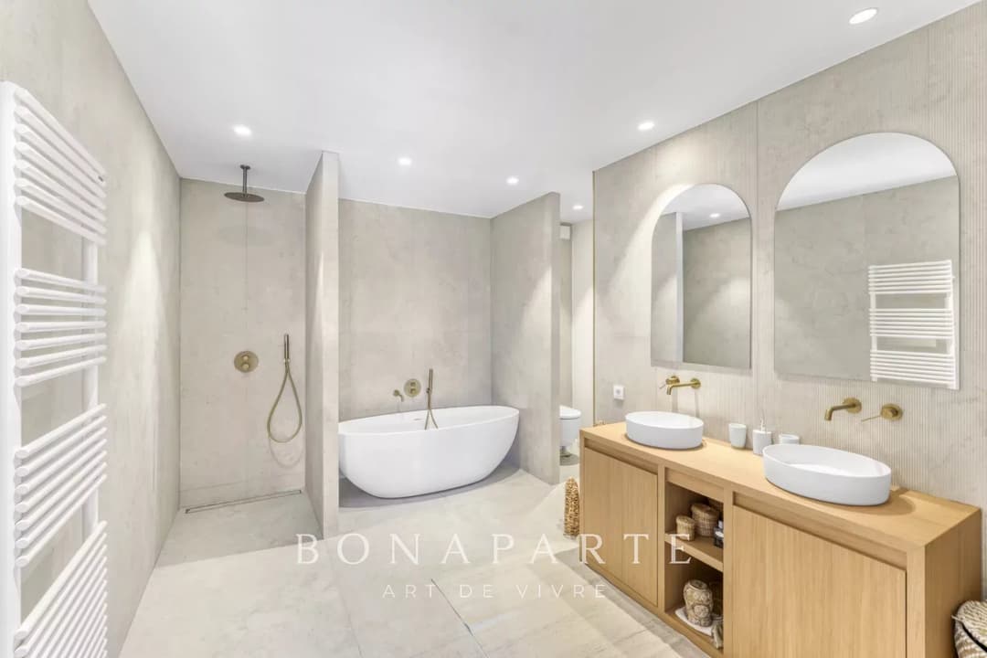 CANNES - MAGNIFIQUE VILLA AVEC PISCINE - ENTIEREMENT RENOVEE - Photo 9