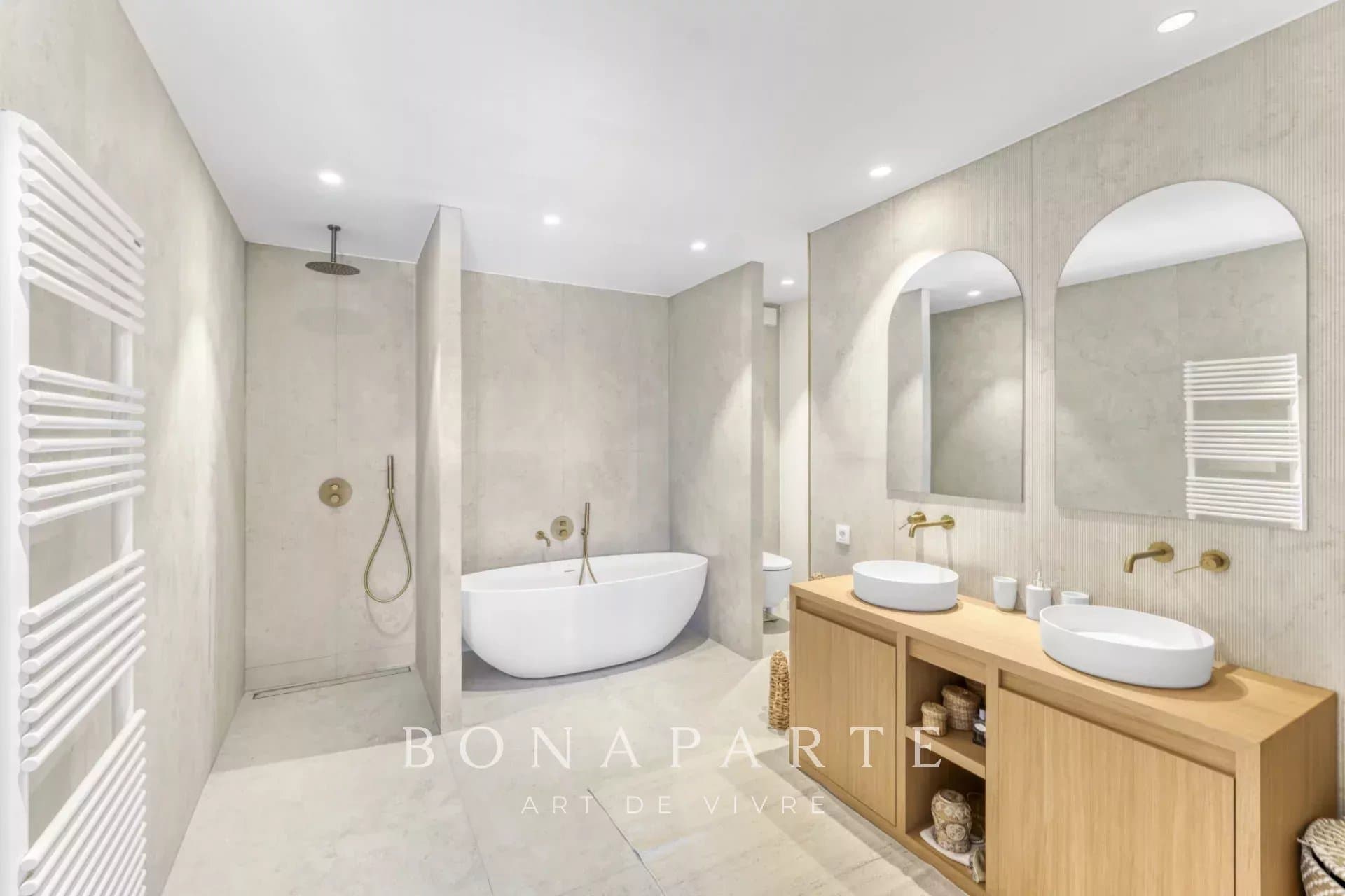 CANNES - MAGNIFIQUE VILLA AVEC PISCINE - ENTIEREMENT RENOVEE - Photo 9