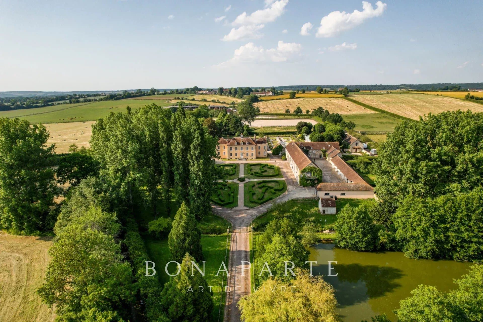 120-hectare manor house and stud farm