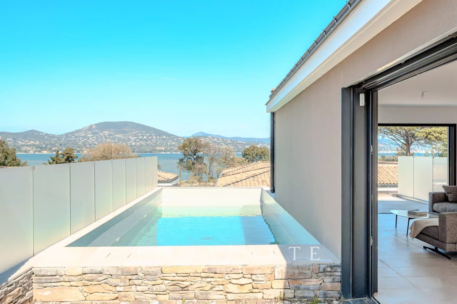 EXCLUSIVITE : Magnifique "villa appartement" en duplex avec magnifique vue mer - Photo 7