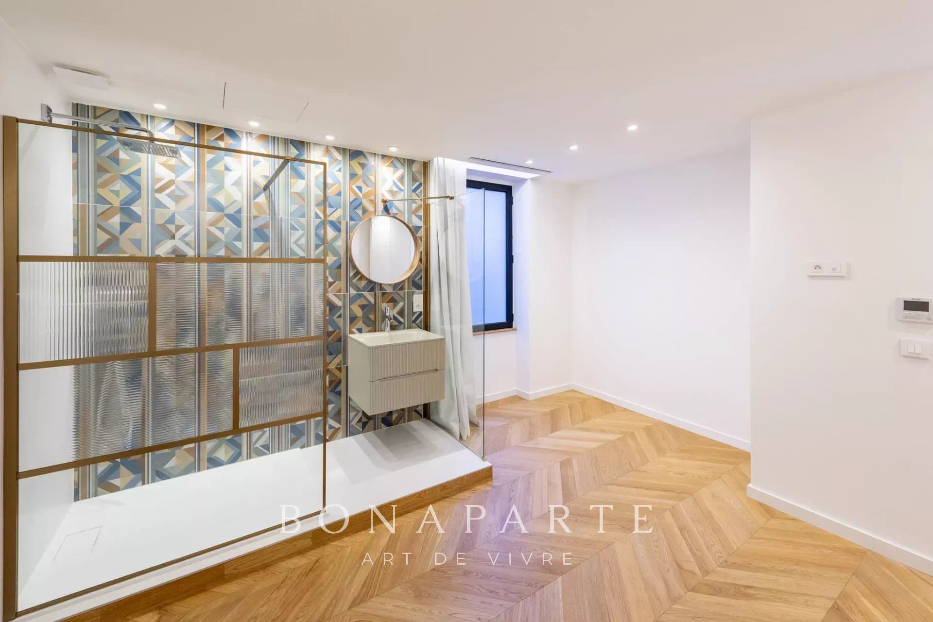 Magnifique cachet pour cet appartement T3 de 107m² situé en plein centre-ville à moins de 50m de la mer - Photo 12