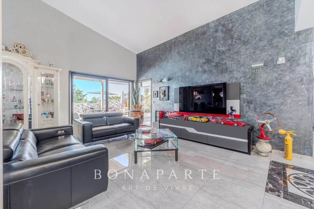 NÎMES - VILLA CONTEMPORAINE AVEC PISCINE ET GRAND GARAGE - Photo 7