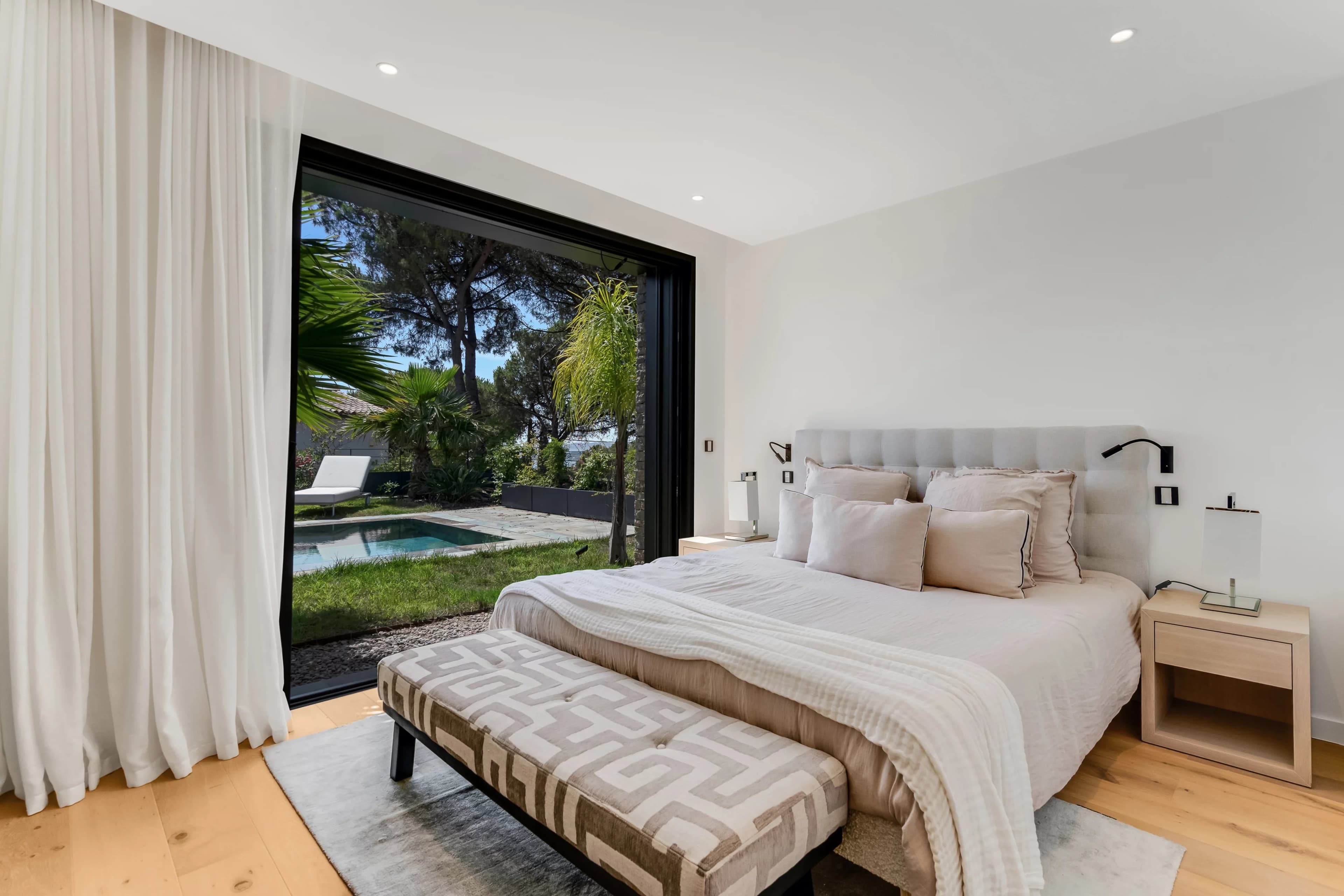 SAINTE-MAXIME - JOLIE VILLA CONTEMPORAINE DE 230m² - A PIEDS DE LA PLAGE DE LA NARTELLE - Photo 9
