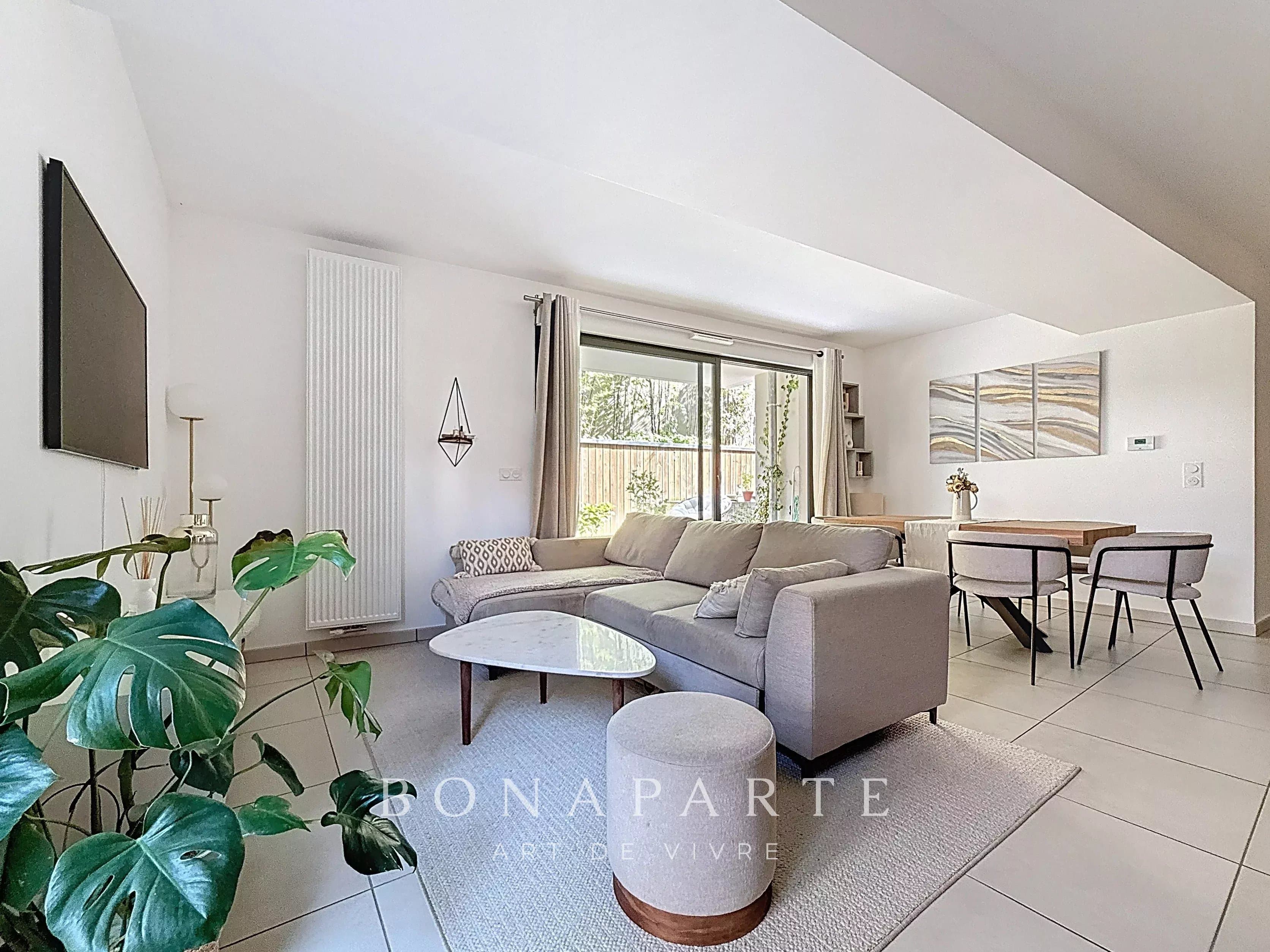 Divonne-Les-Bains Centre-ville - Appartement avec jardin - Photo 3