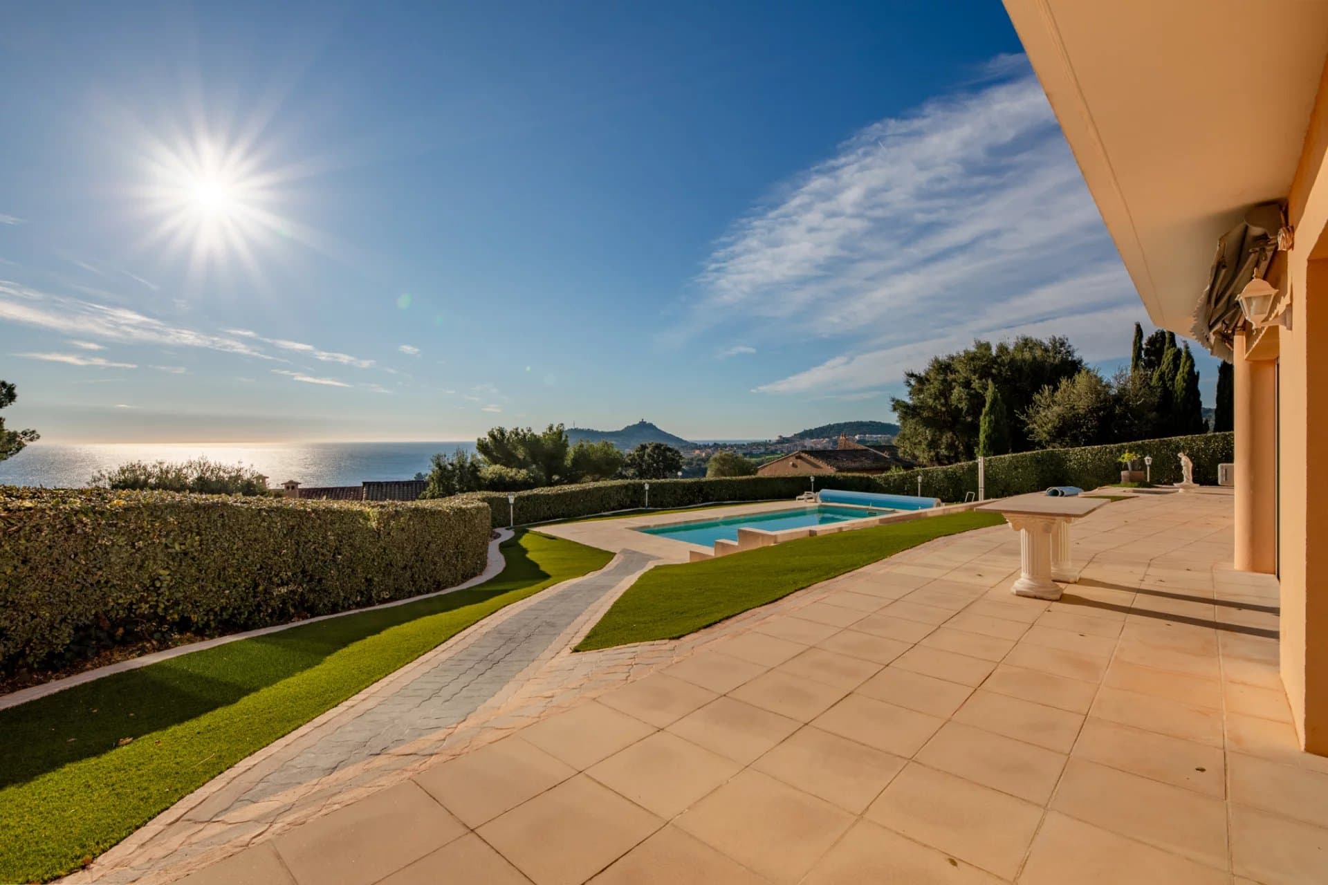 Villa d’Exception avec Vue Panoramique sur la Baie d’Agay - Photo 14