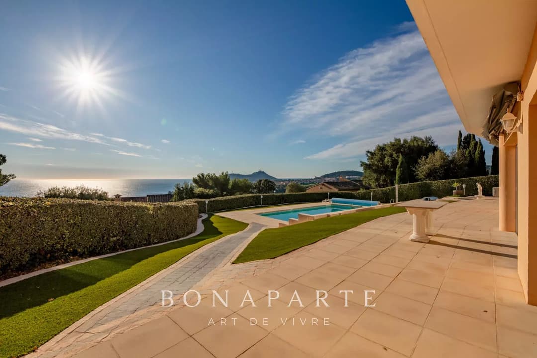 Villa d’Exception avec Vue Panoramique sur la Baie d’Agay - Photo 14