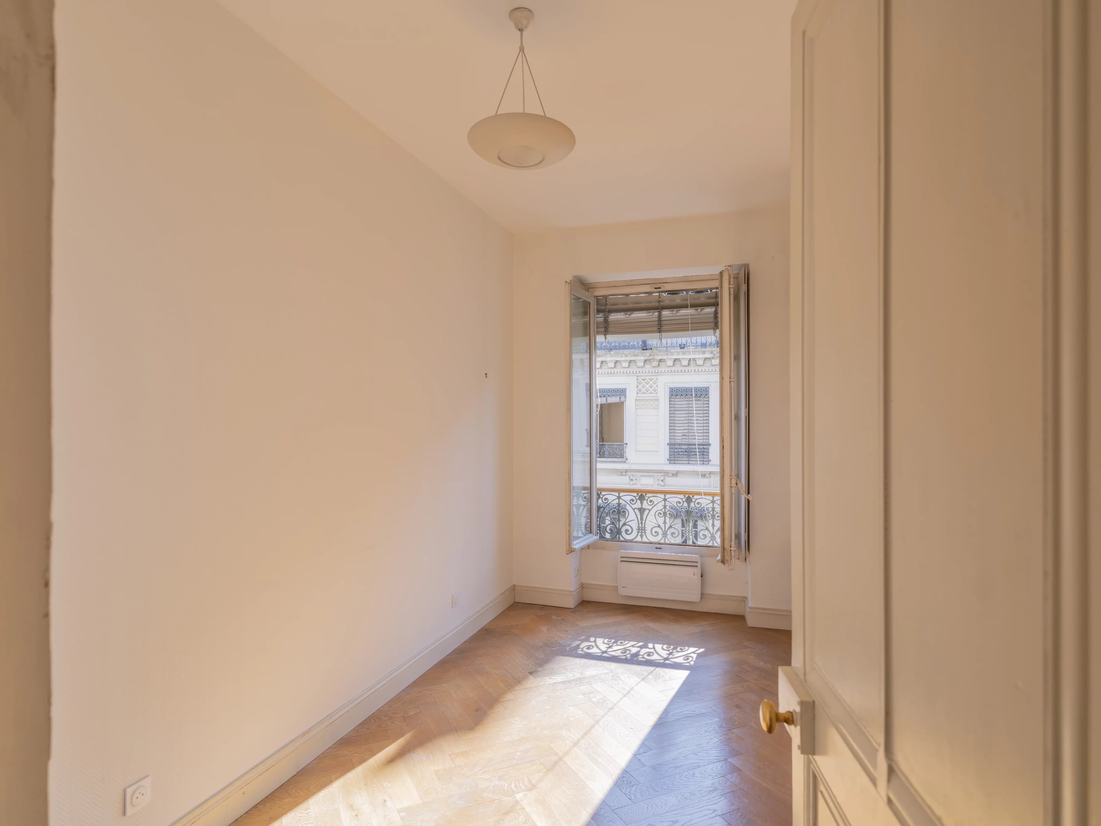 APPARTEMENT BOURGEOIS - LYON 6 - 131m² - EXPOSITION SUD et EST - Photo 14