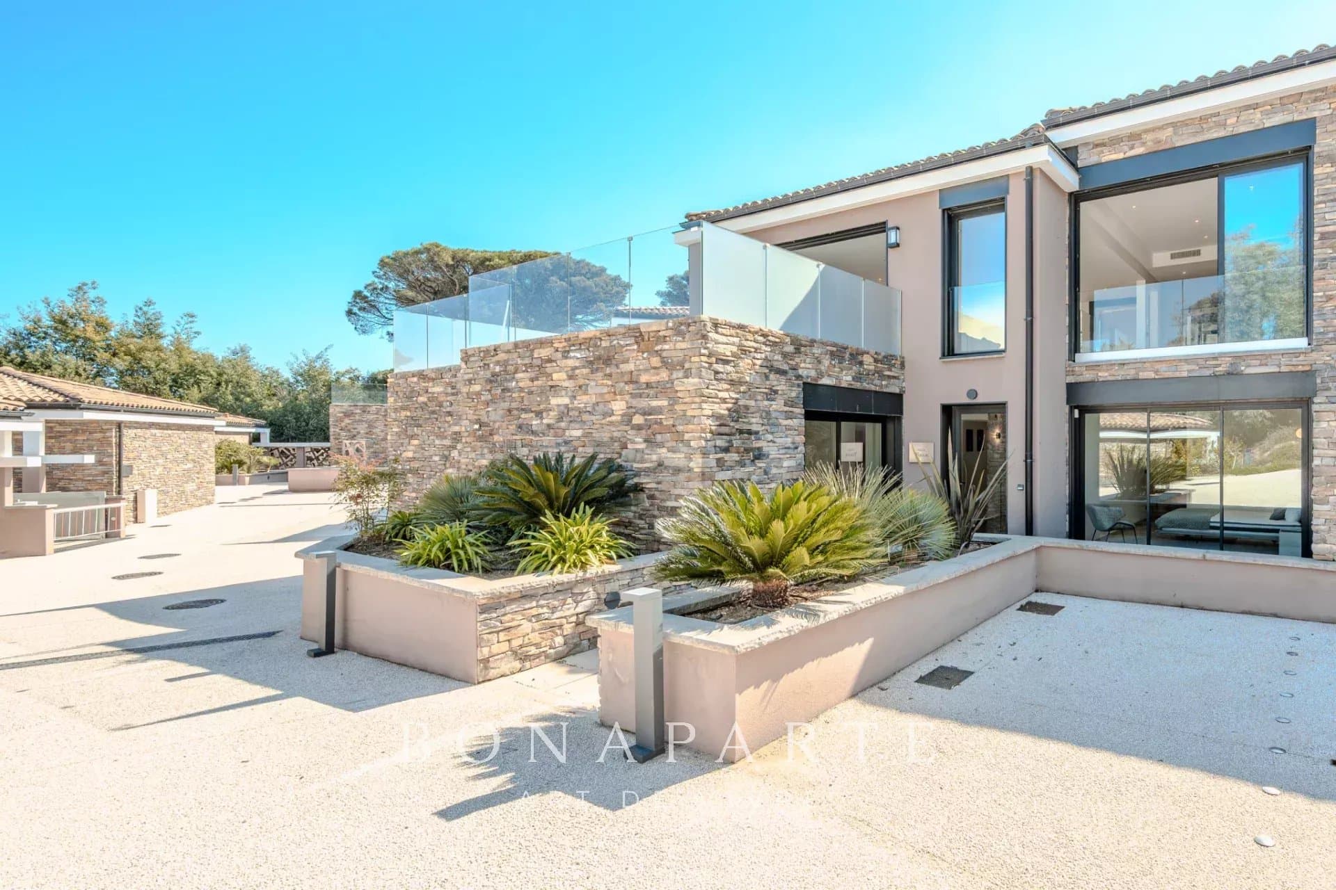 EXCLUSIVITE : Magnifique "villa appartement" en duplex avec très belle vue mer - Photo 4