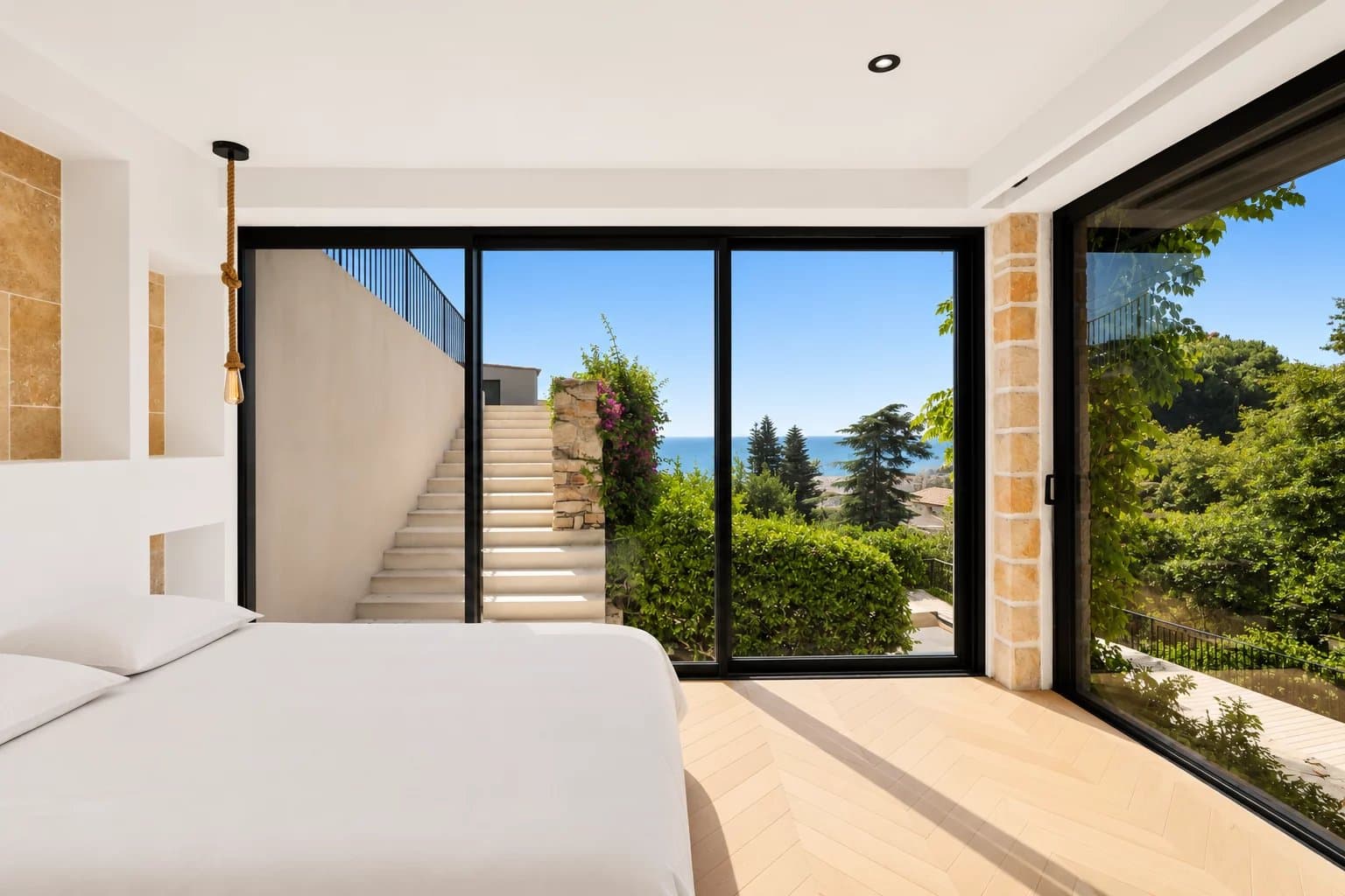 Aux portes de SUPER CANNES, élégante villa entiérement rénovée - vue mer panoramique - position dominante - Photo 12