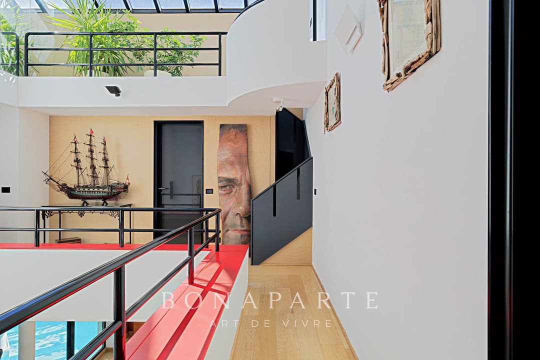 Maison d’architecte – 316 m² habitables – Dépendance indépendante – Piscine intérieure – Sous-sol total – Jardin paysagé de 800 m² - Photo 14