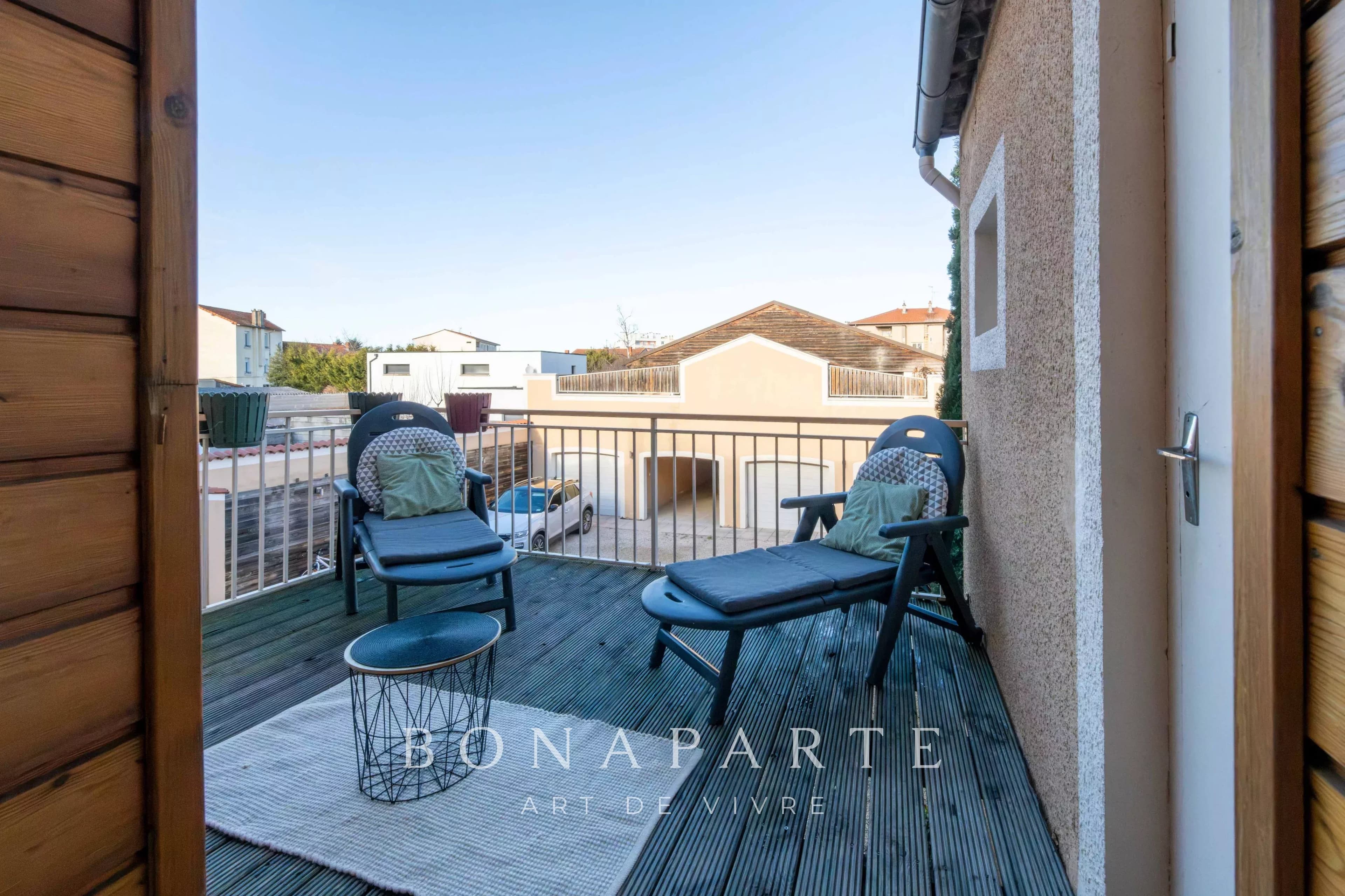 ROANNE - BEL APPARTEMENT LUMINEUX / 3 CHAMBRES - TERRASSE ET CAVE - Photo 6