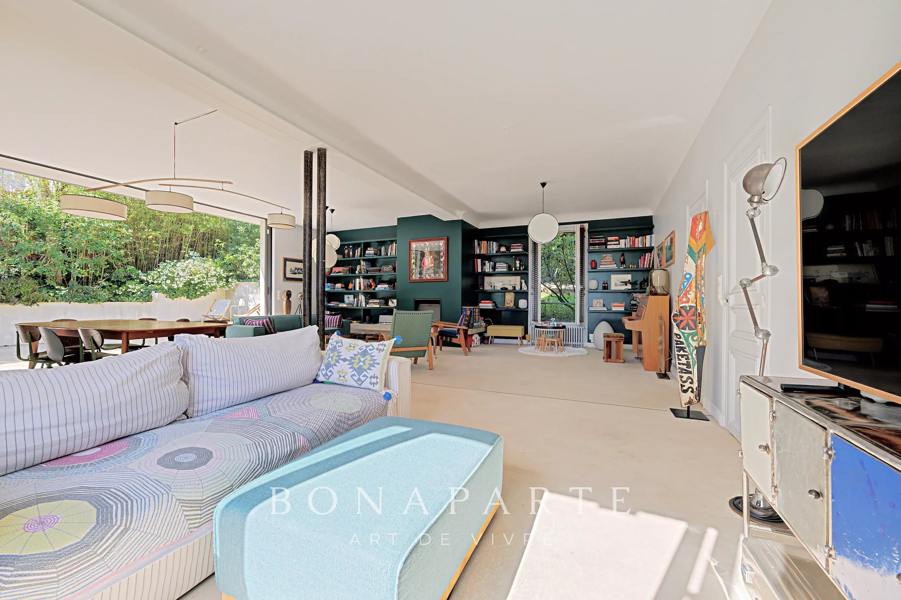 Vue Tour Eiffel – Maison familiale de 219 m² avec jardin de 550 m² – Adresse confidentielle - Photo 7