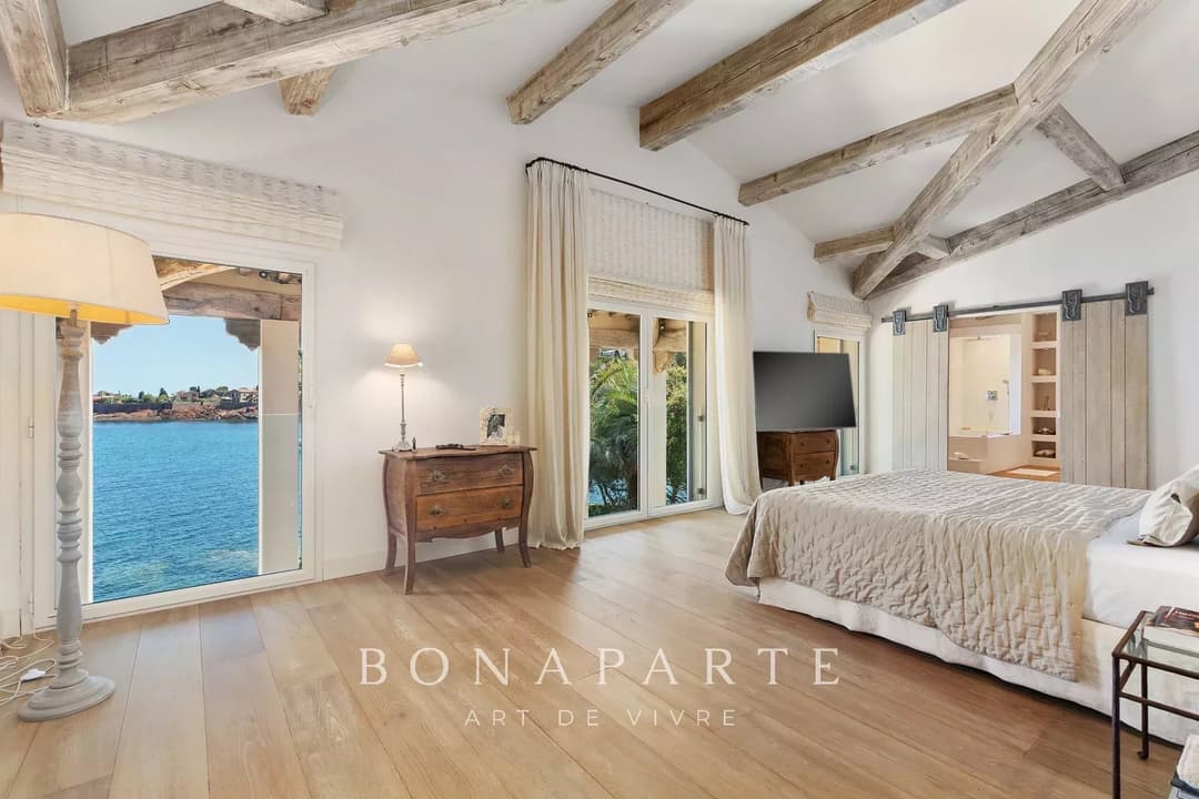 Superbe villa pieds dans l'eau avec accès direct a la mer - Photo 12