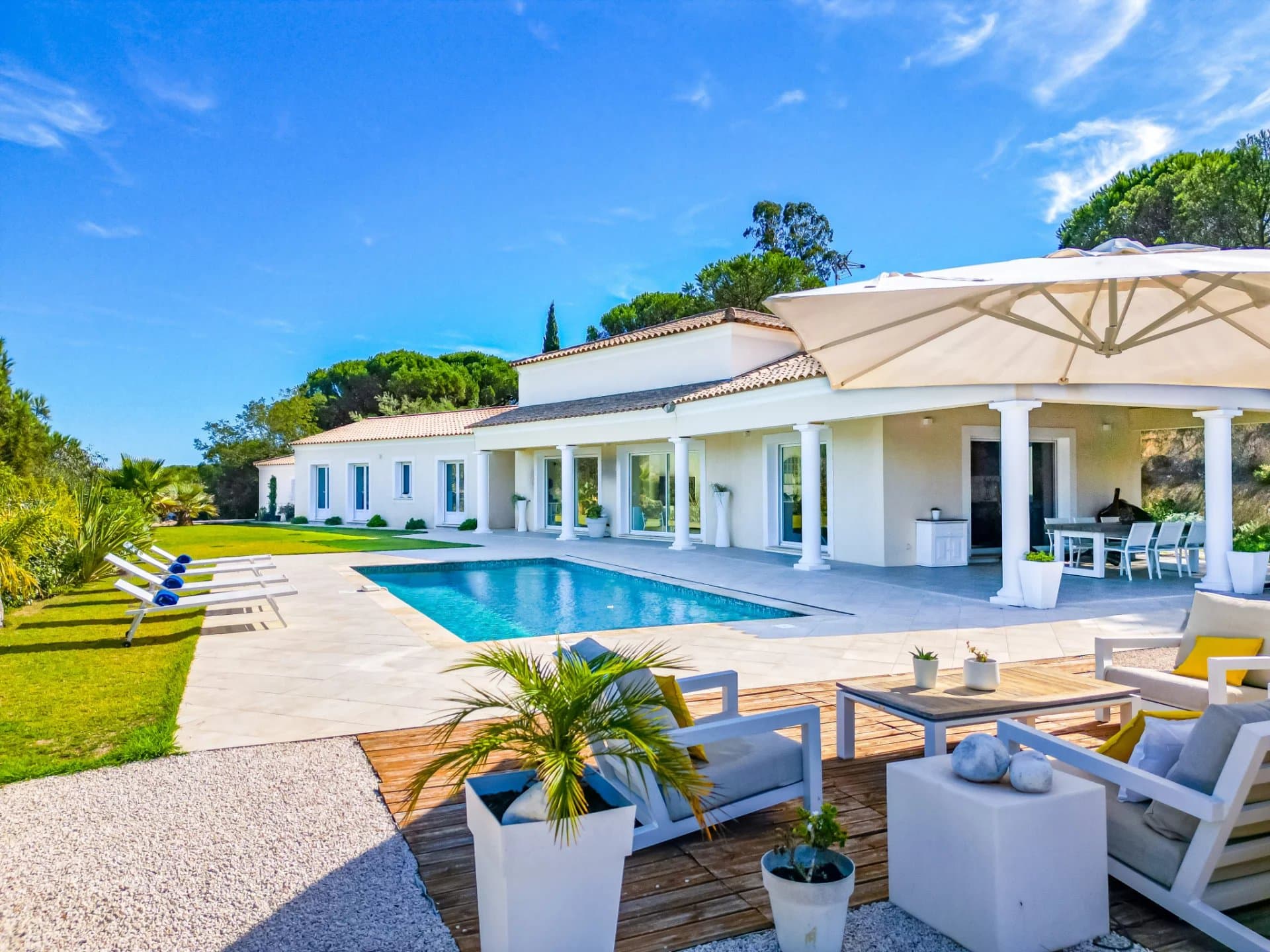 Villa d'architecte de plain-pied avec vue panoramique - Photo 1
