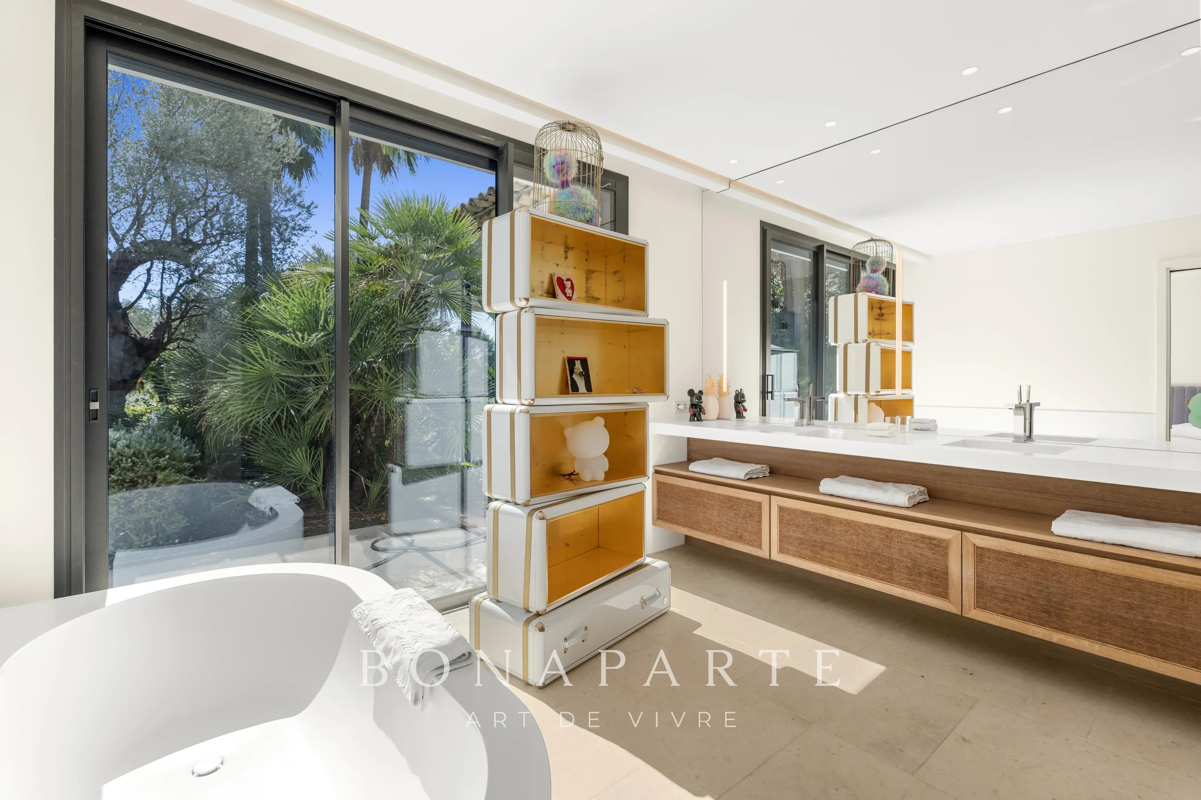 SAINT-TROPEZ — PROPRIÉTÉ D’EXCEPTION FACE À LA MÉDITERRANÉE - Photo 25