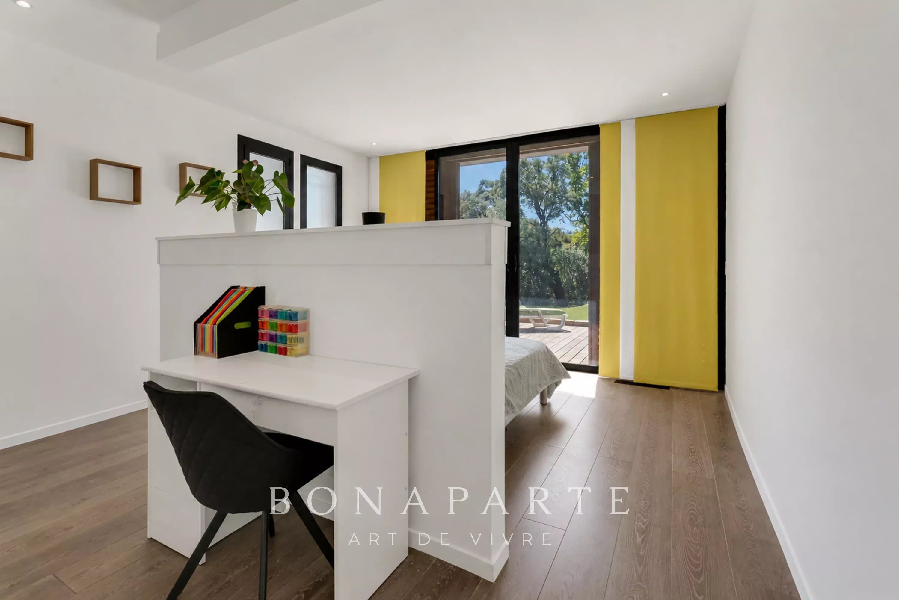 PROCHE SAINTE MAXIME - SPACIEUSE VILLA CONTEMPORAINE DE 4 CHAMBRES - Photo 18