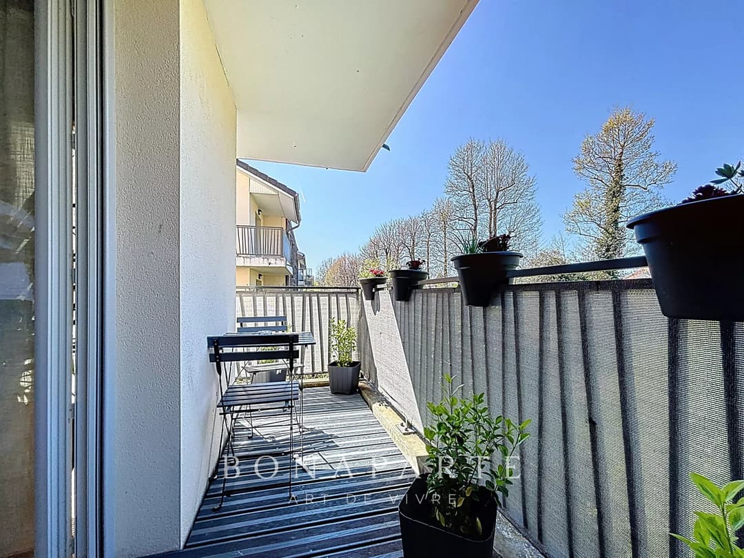 SAINT GENIS POUILLY - Appartement chaleureux - Entièrement renové - Photo 5