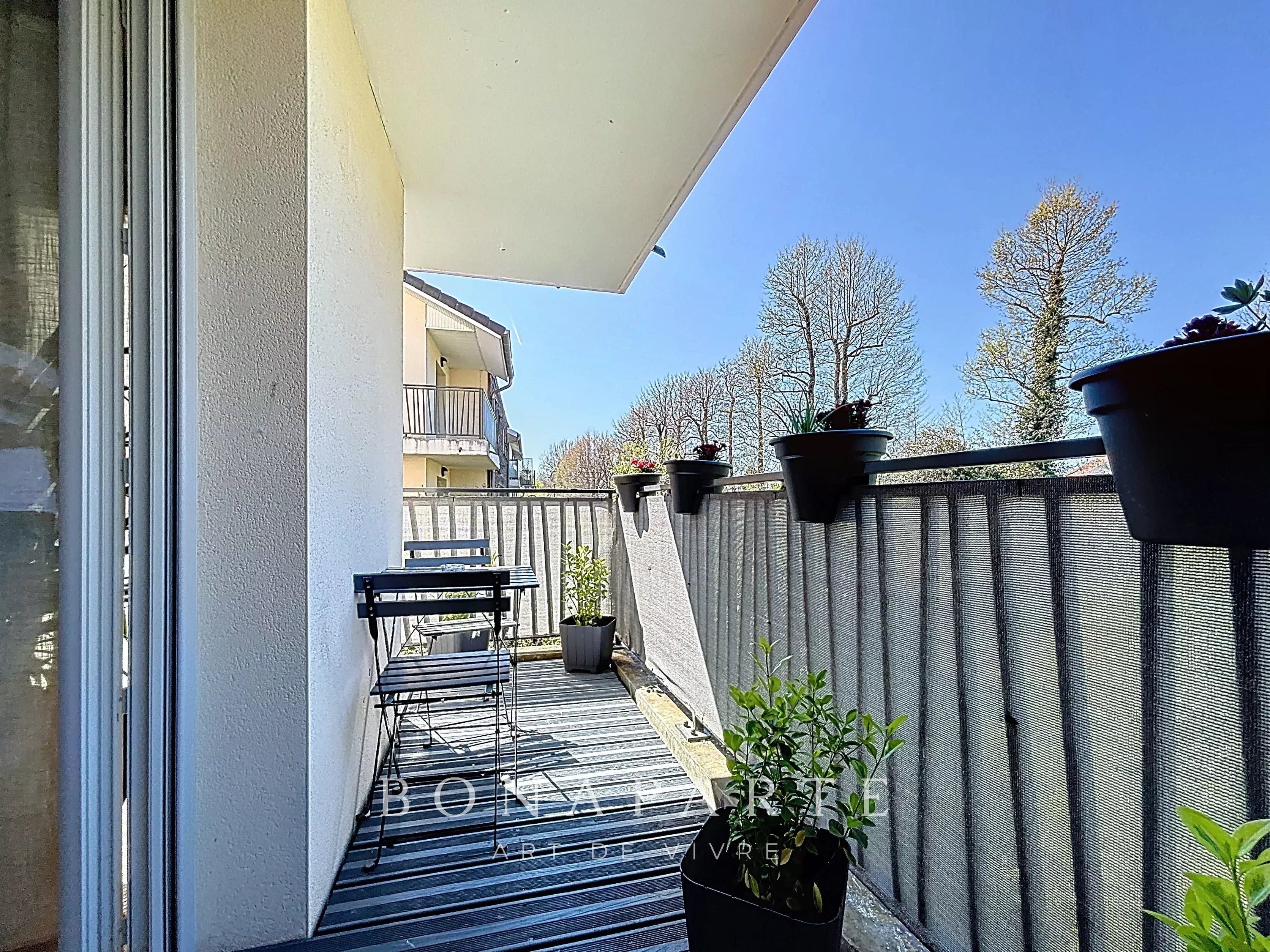 SAINT GENIS POUILLY - Appartement chaleureux - Entièrement renové - Photo 5